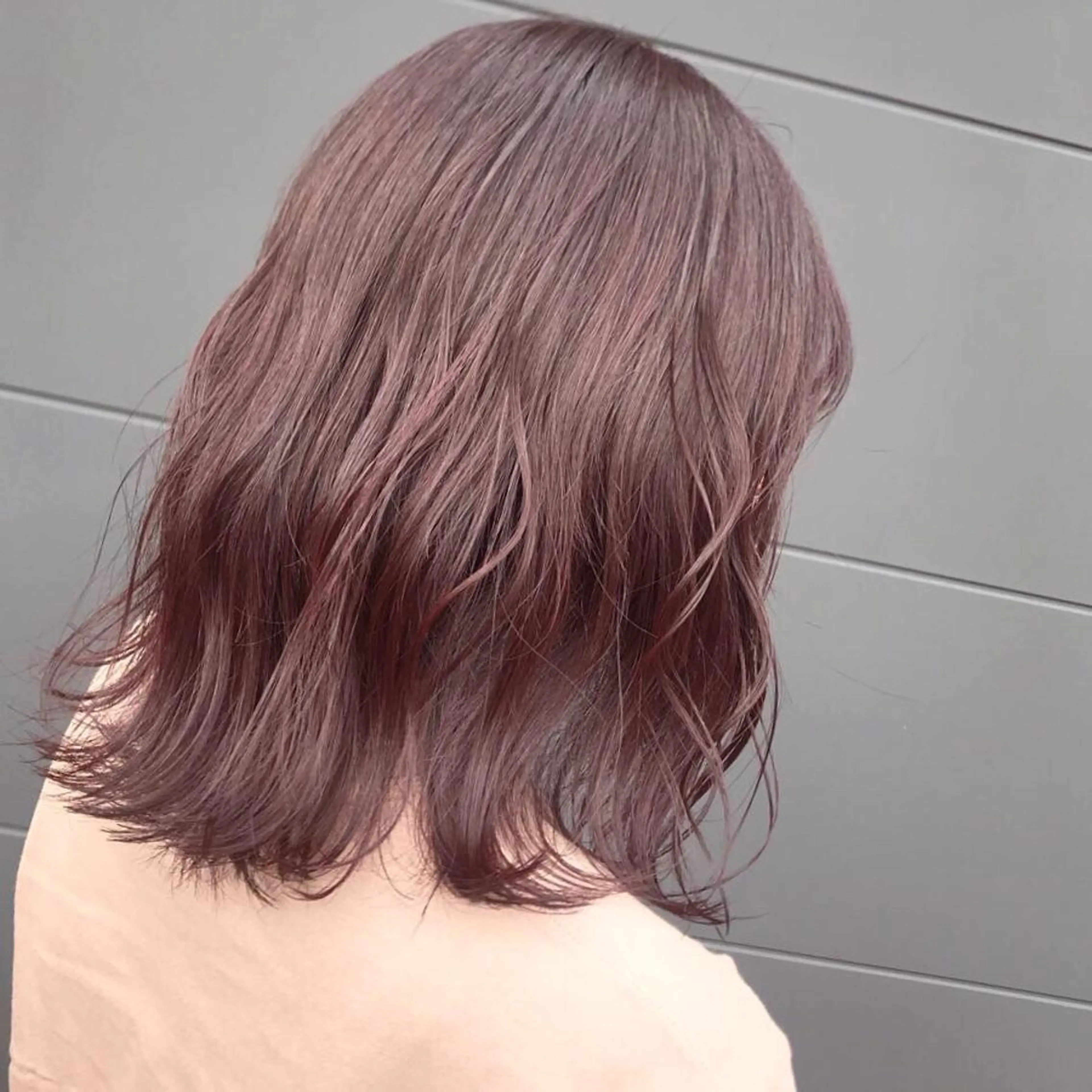 ミディアム カラー ブリーチ ブリーチなしカラー レッドカラー ローズカラー 茂木 結希のヘアスタイル