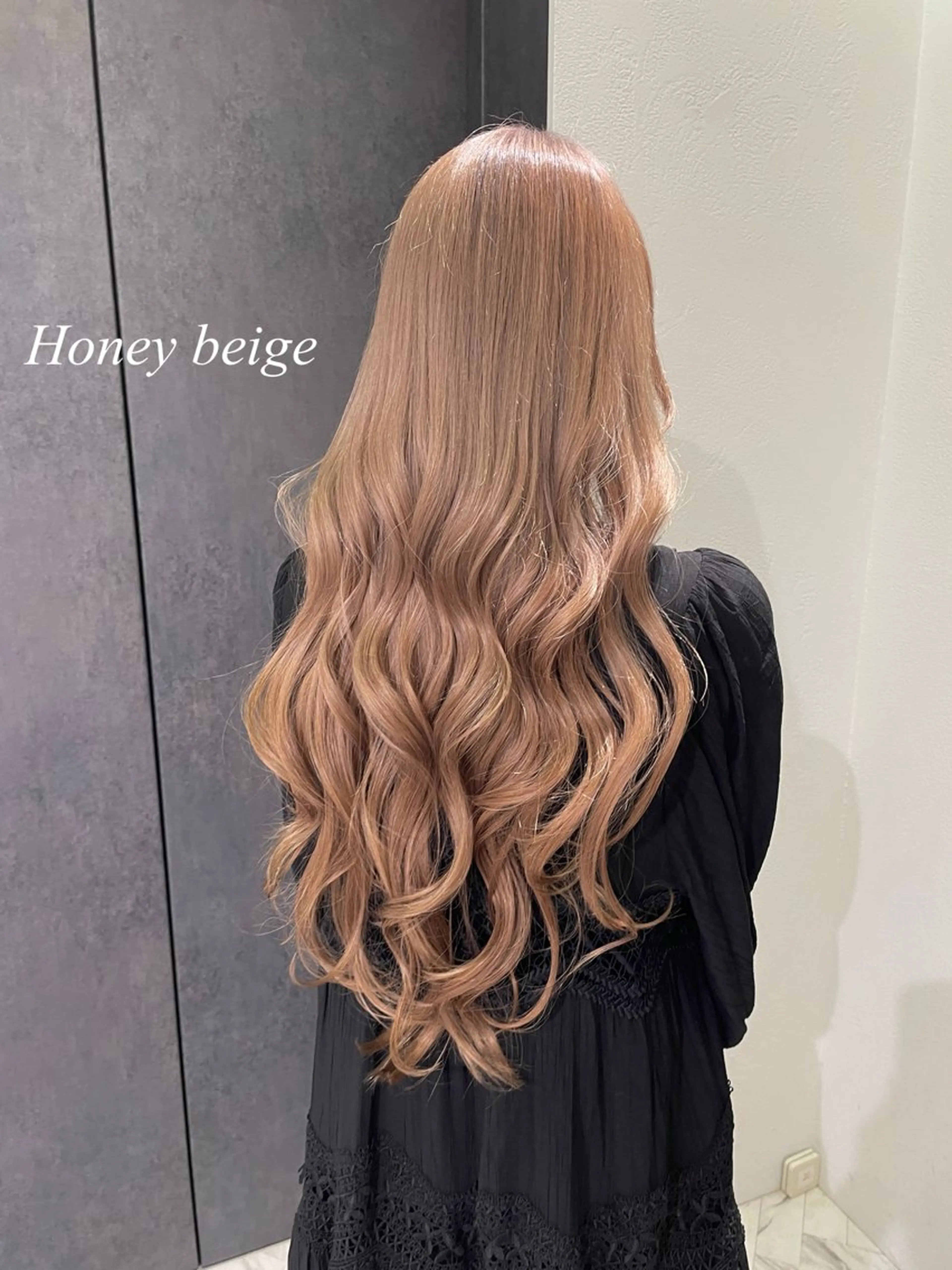 カラー ベージュカラー ZAZA AOYAMA所属・ブリーチ・デザイン カラー/江原のヘアスタイル