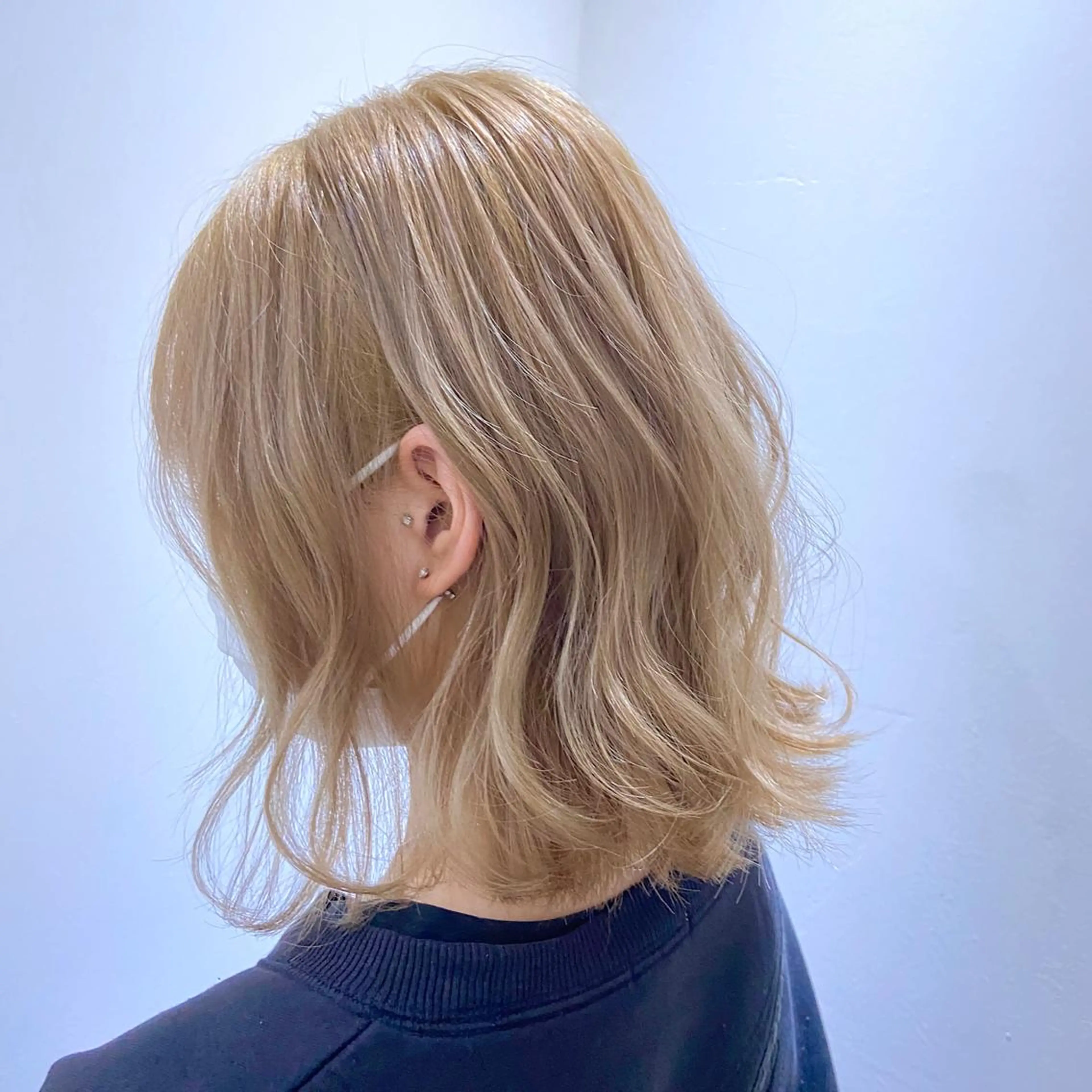 ショート AHNKISM所属・トレンドレイヤー/ 透明感カラーのヘアスタイル