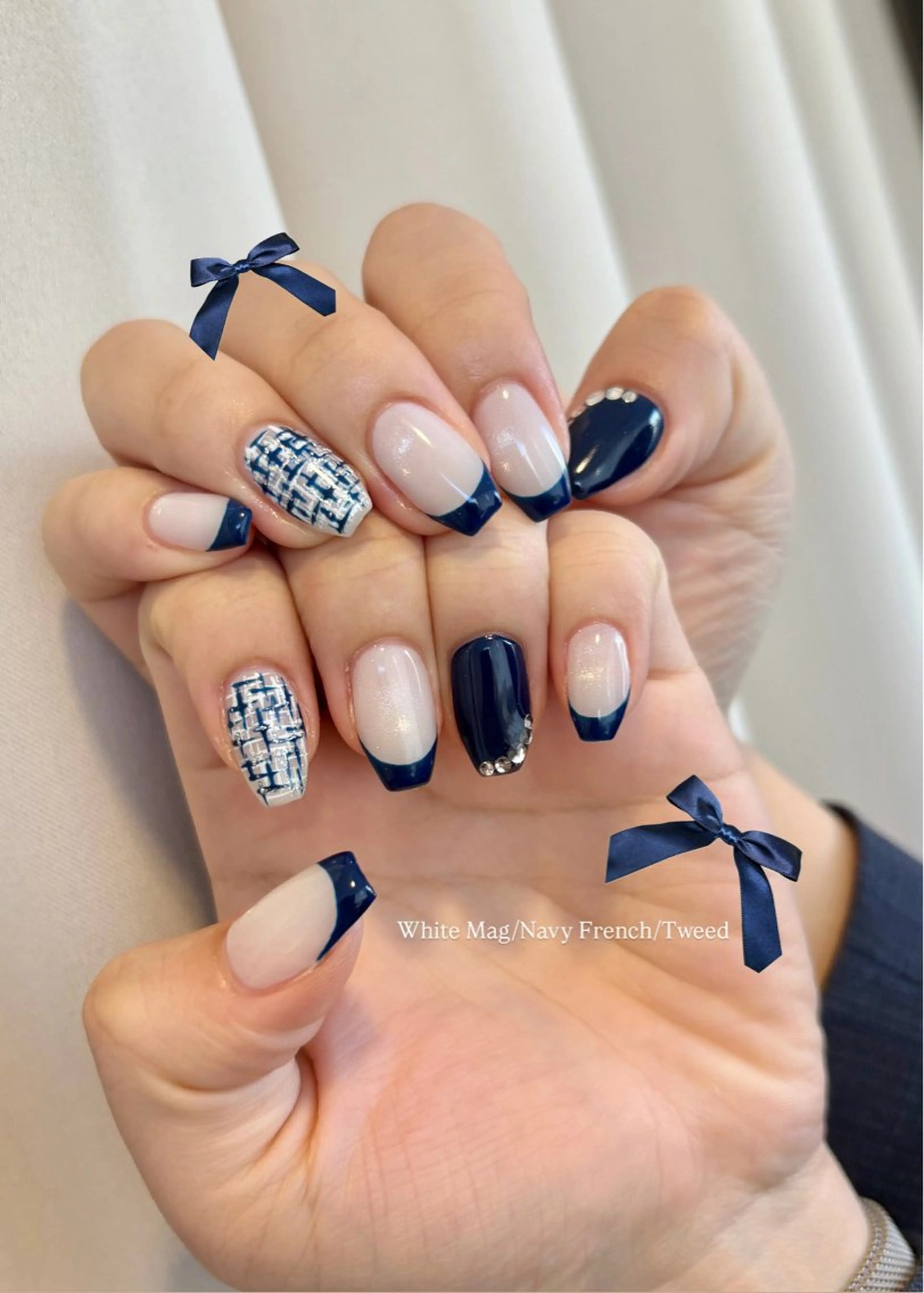 ネイル フレンチネイル ネイビー ツイードネイル ホワイト 冬ネイル ハンドネイル mofie🤍ユミ/ 恵比寿/パラジェルのネイルデザイン