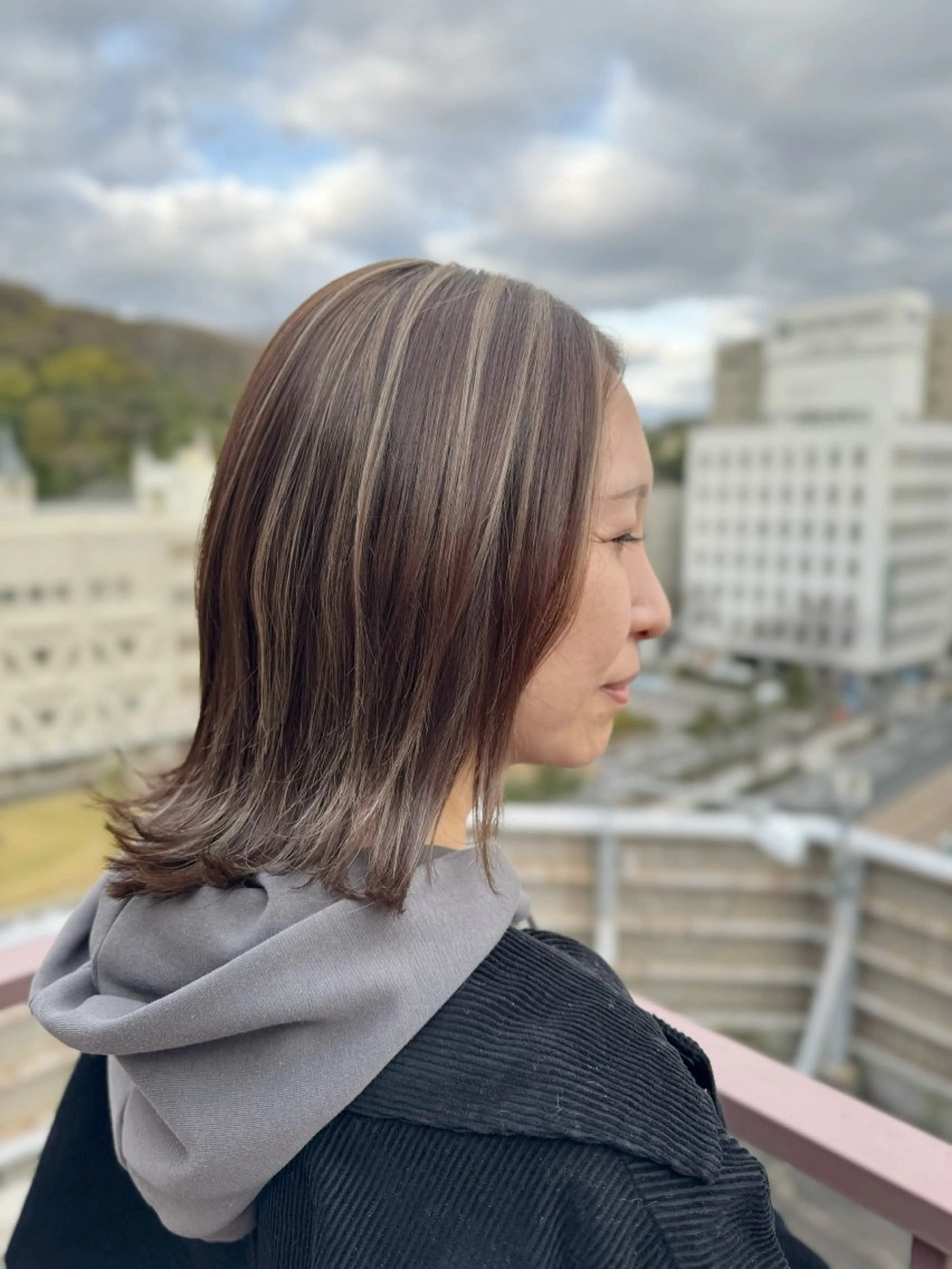 ミディアム カラー ハイライトカラー ハイライト ヘアカラー Viage （ビアージュ）のヘアスタイル