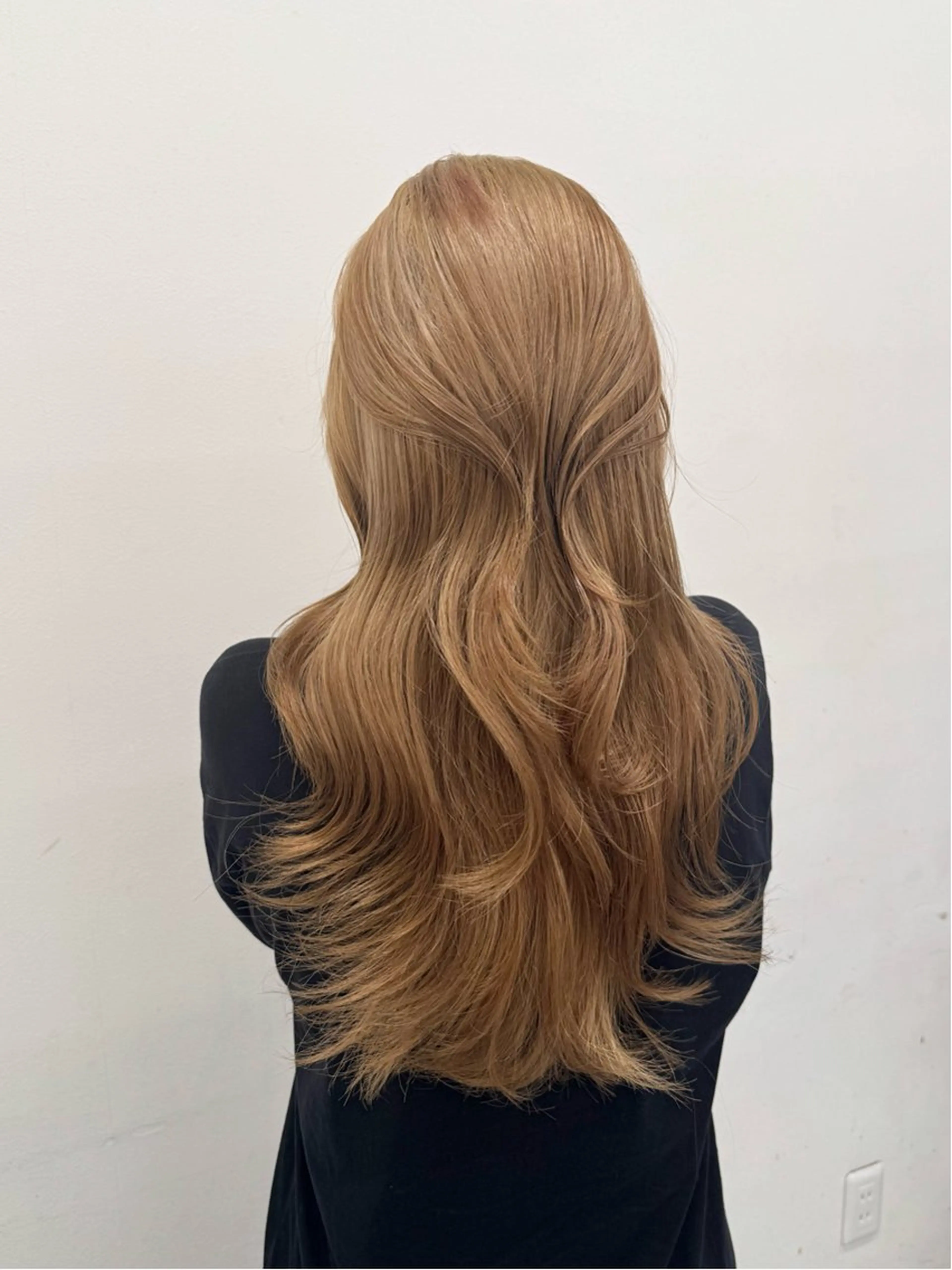 セミロング カラー ヘアアレンジ ベージュカラー 黒髪 ブリーチ ブルーカラー ブルーブラック カット ヘアカラー トリートメント ヘッドスパ ヘアセット 韓国トレンドの 達人♡のヘアスタイル