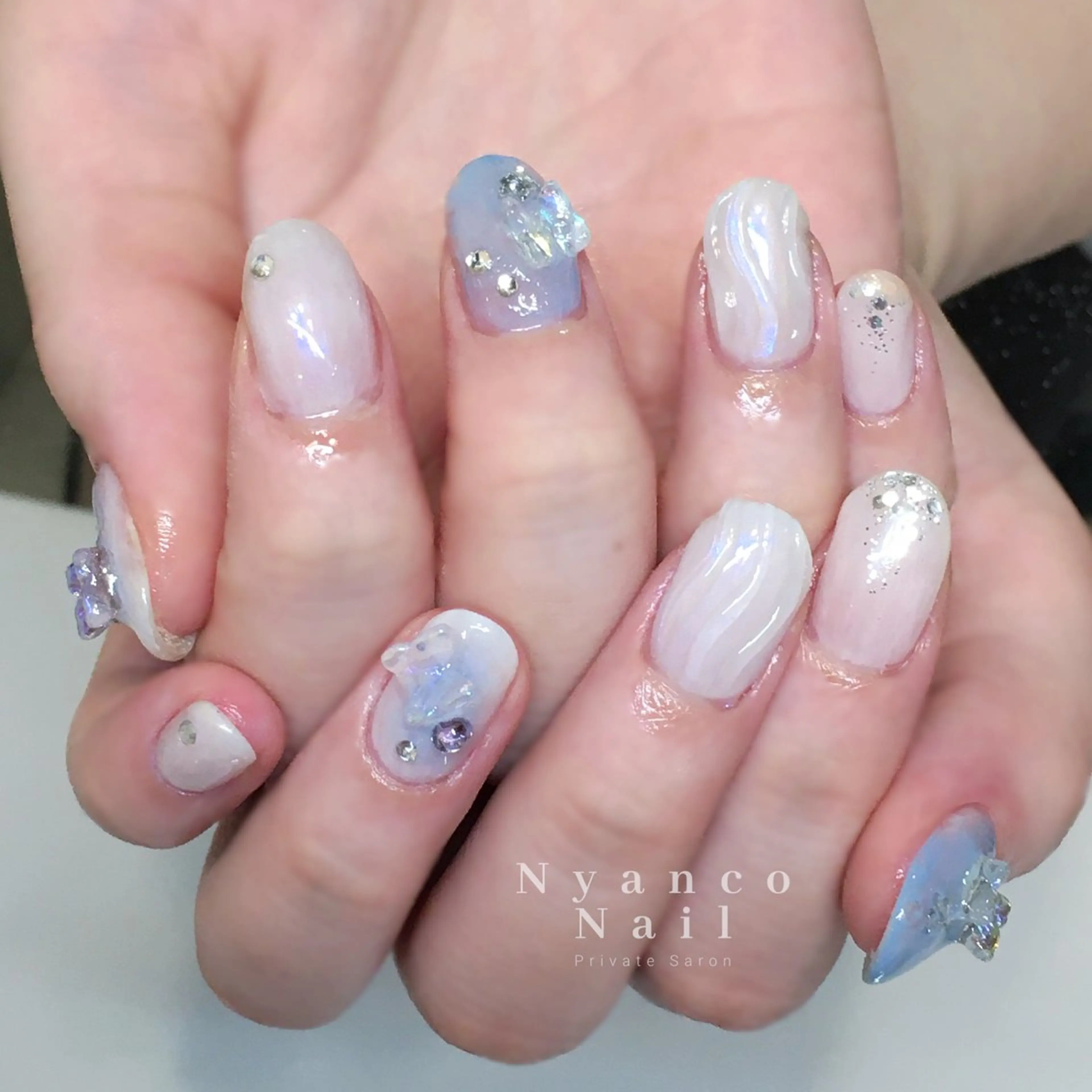 ネイル オーロラネイル ブルー ジェルネイル 氷ネイル・うるうるネイル ワンホンネイル Nyanco Nailのネイルデザイン