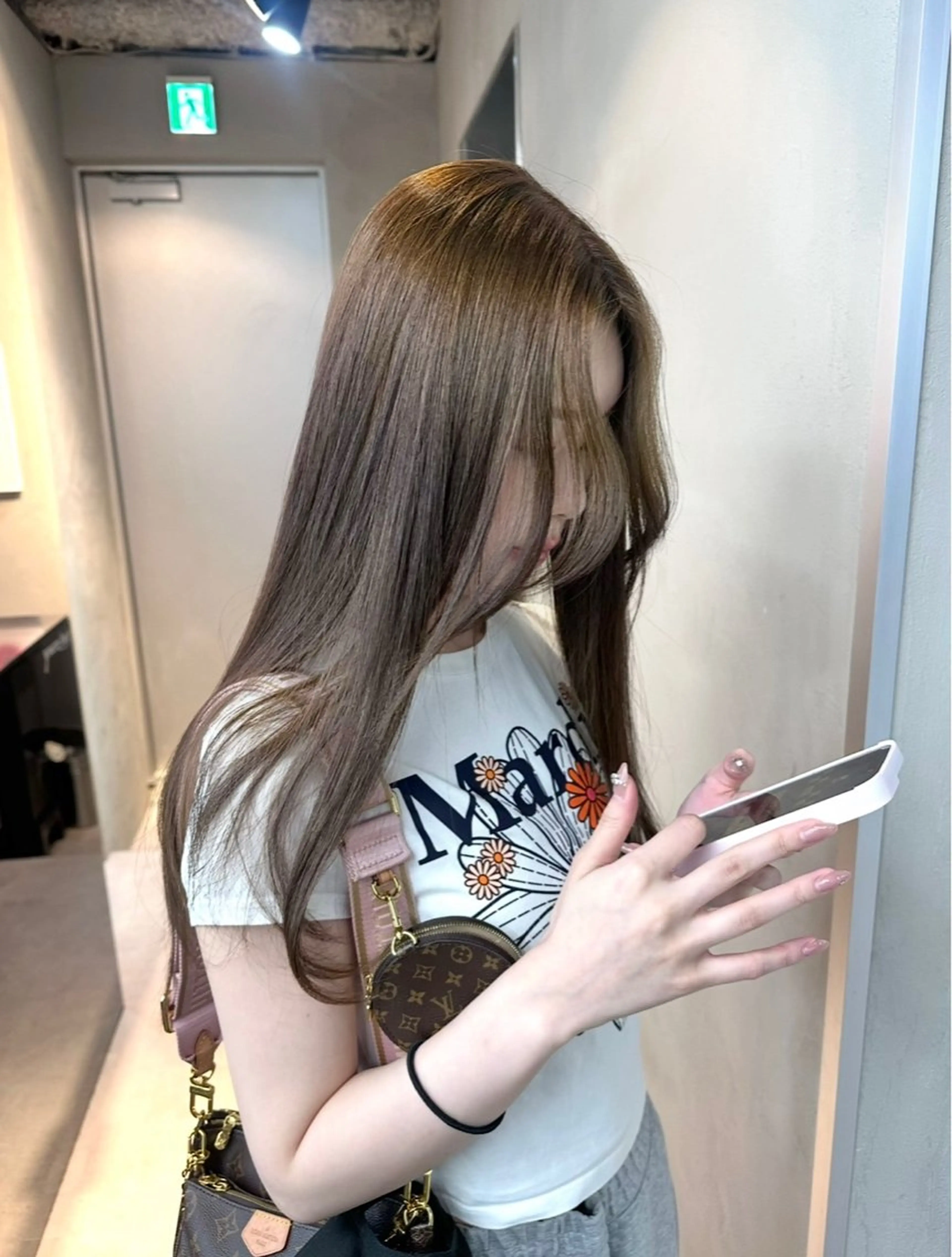 カラー ヘアアレンジ ベージュカラー ブリーチ 透明感カラー ヘーゼル ブリーチなしカラー カット ヘアカラー トリートメント youres hair東新宿店所属・新宿⌇韓国風ヘア ⌇透明感カラーのヘアスタイル