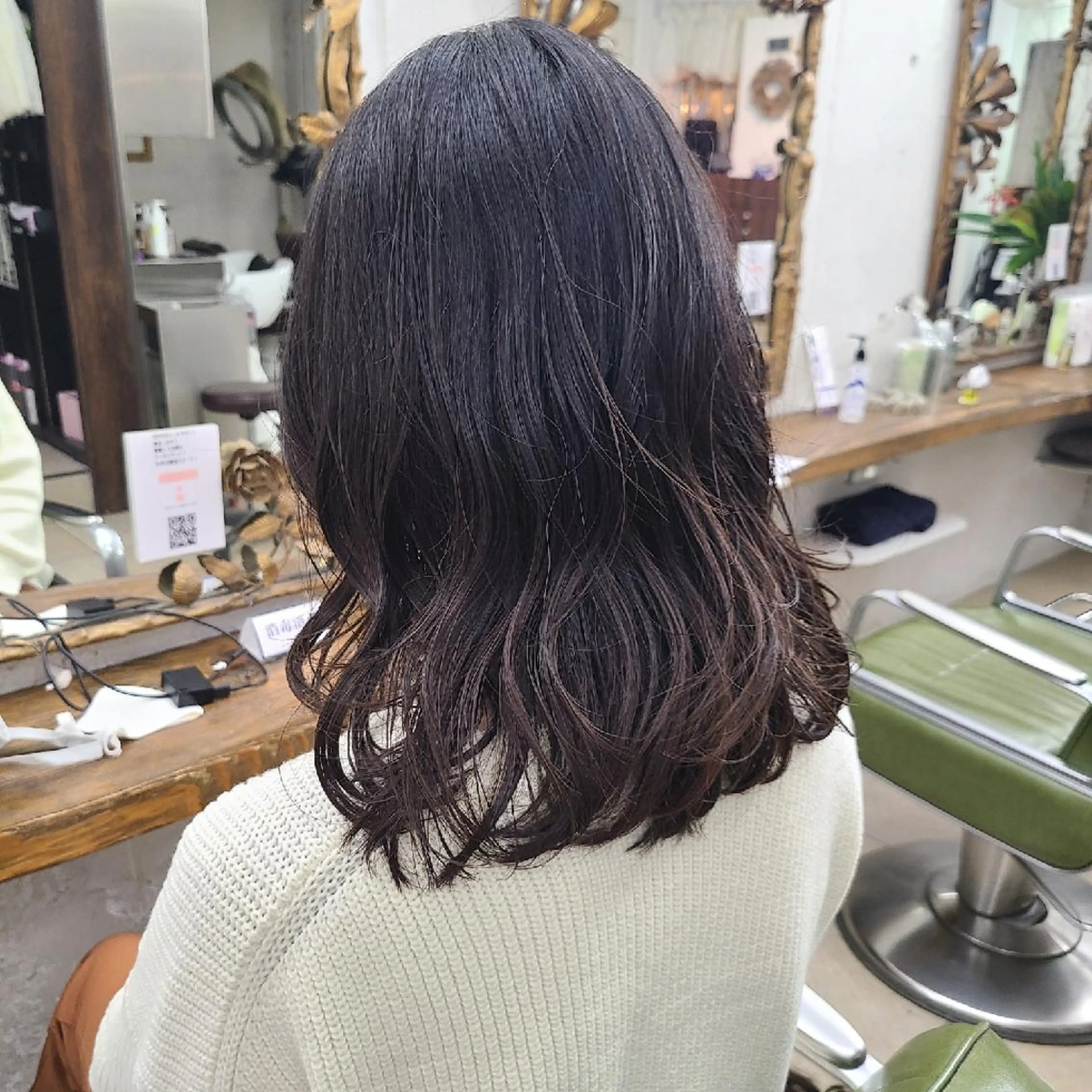 ミディアム 坪井 佑美のヘアスタイル