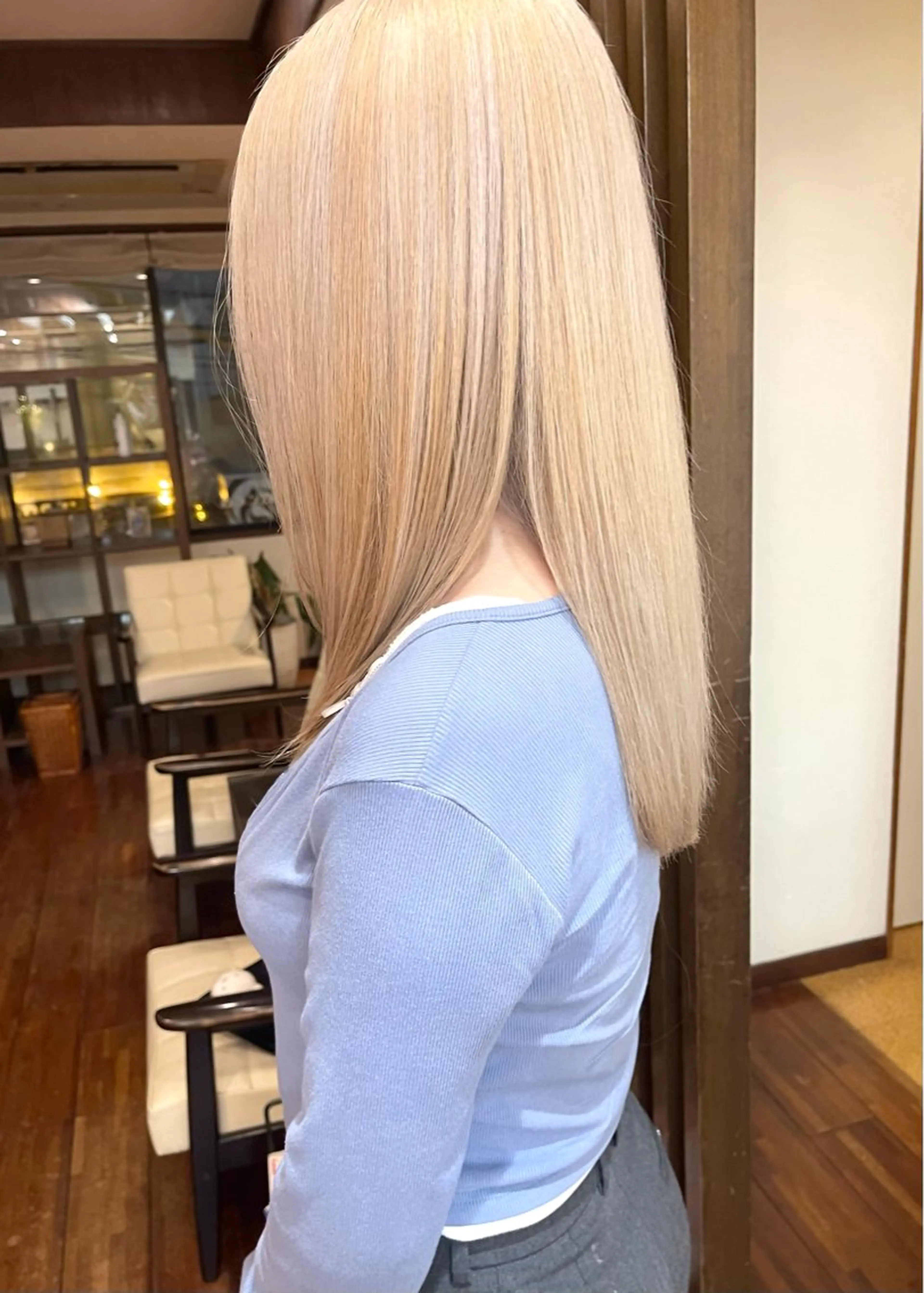 ロング カラー ベージュカラー ブリーチ ハイライトカラー ホワイトベージュ ハイライト カット ヘアカラー トリートメント 髪質改善ｶﾗｰ ｹｱﾌﾞﾘｰﾁ/ﾀﾑのヘアスタイル