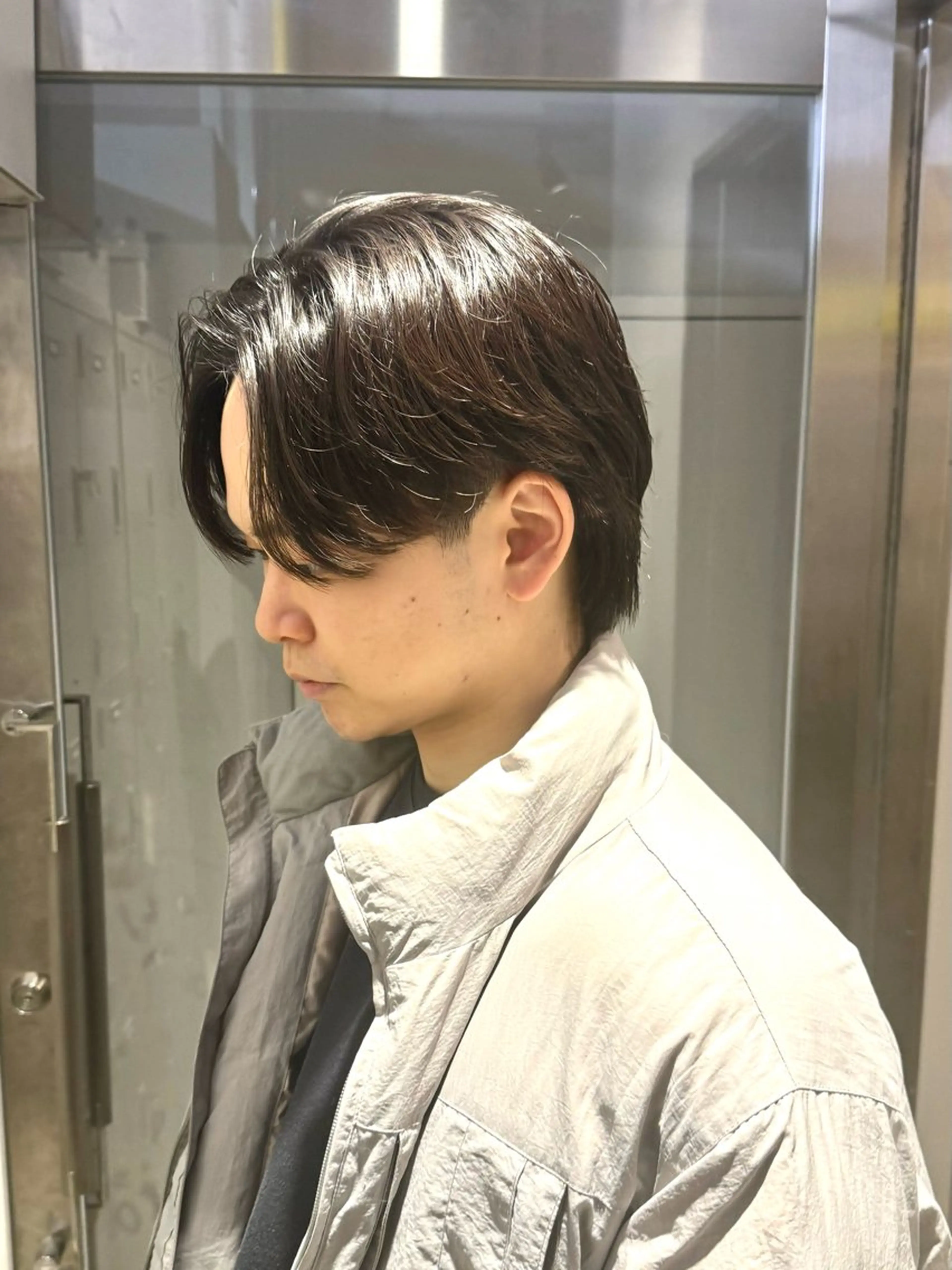 ミディアム パーマ ヘアアレンジ メンズ ミディアムパーマ フェザーパーマ メンズパーマ ヘアカラー パーマ トリートメント ヘアセット 顔まわりカット の達人のヘアスタイル