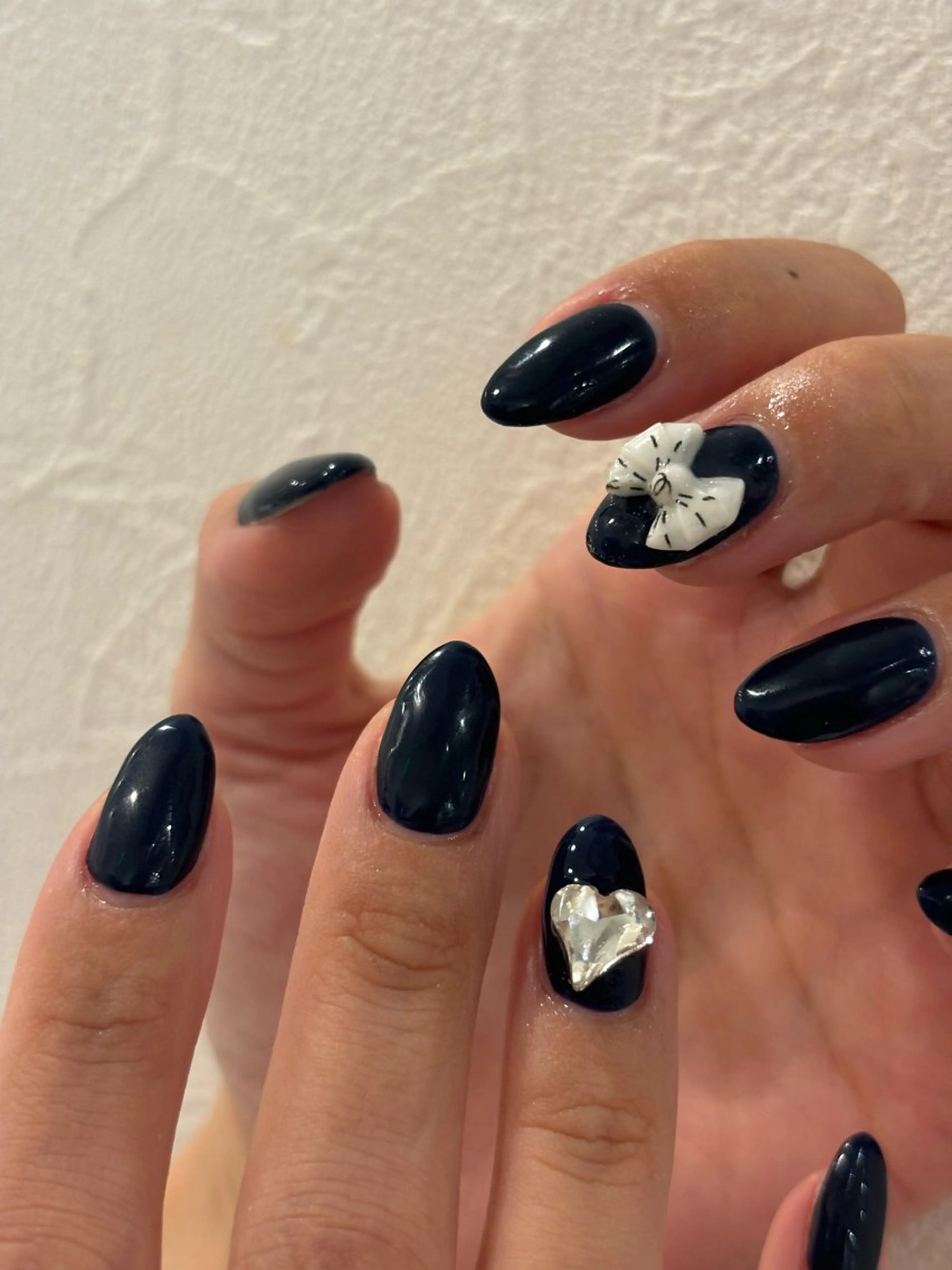 ネイル ハート リボン ハンドネイル Ann. nail.tokyo所属・Ann nailのネイルデザイン