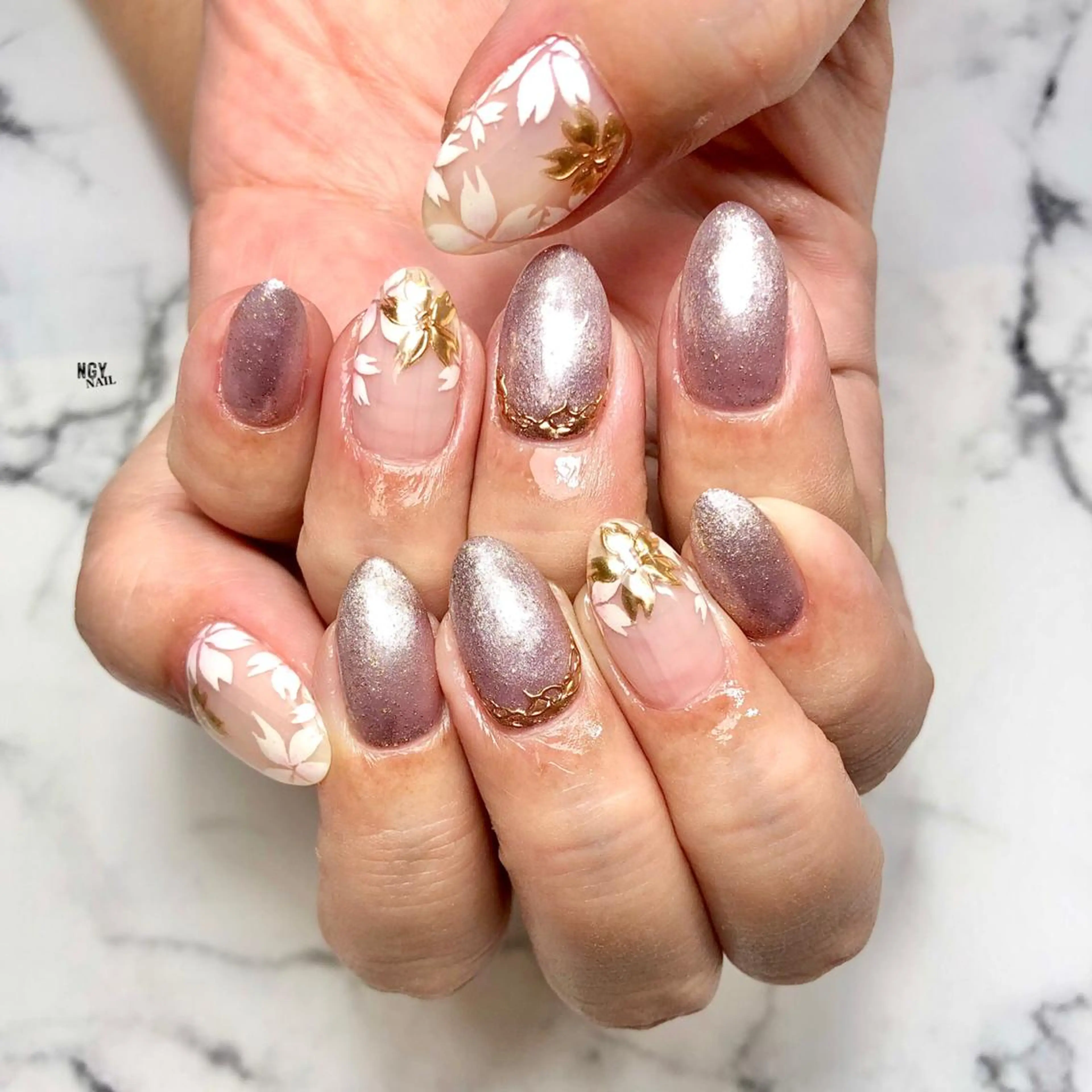 ネイル アートネイル 桜ネイル フラワーネイル ラメ(グリッター) ミラーネイル ハンドネイル NAIL NOWのネイルデザイン