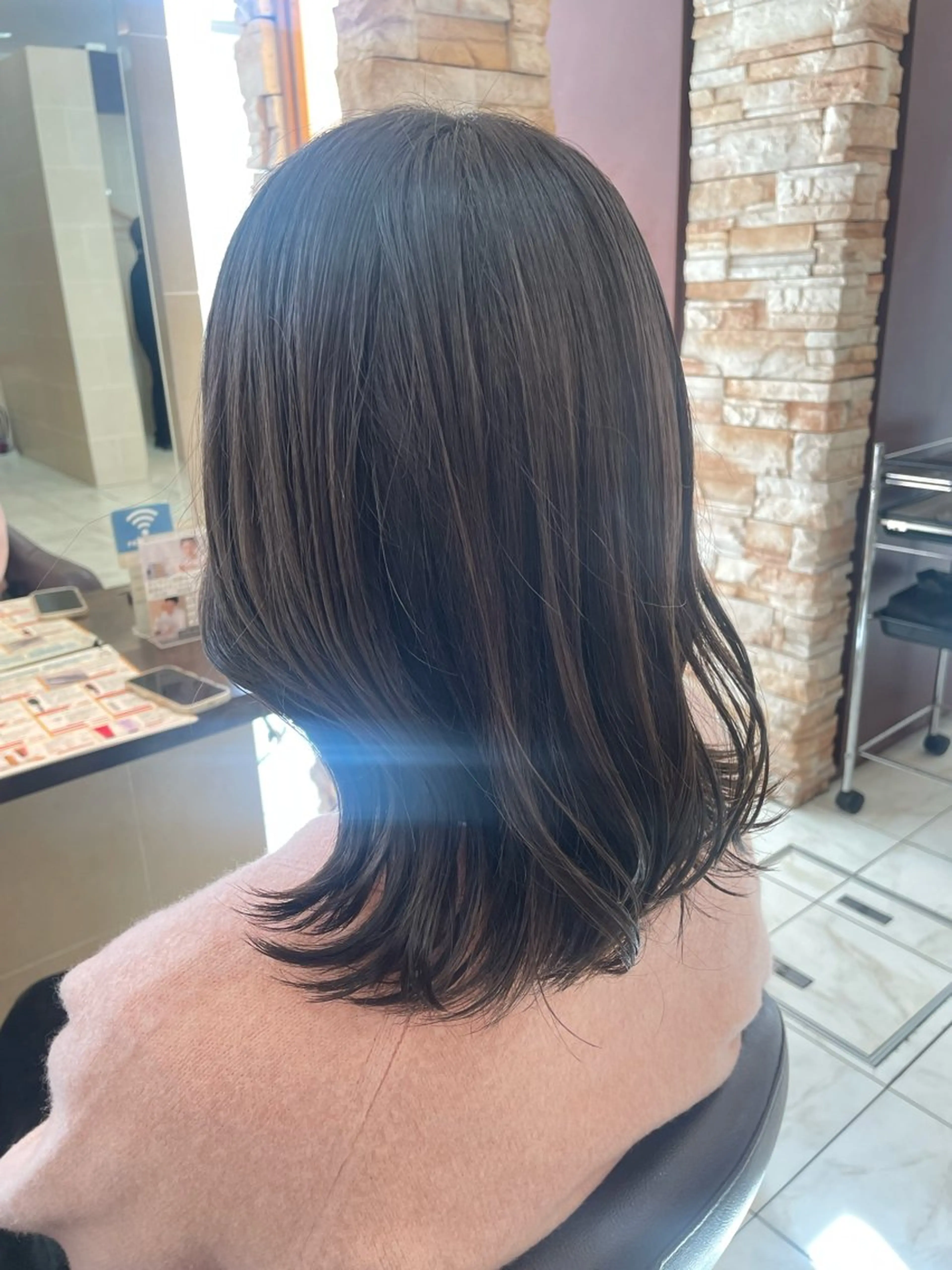 セミロング カット ヘアカラー トリートメント 肌までキレイ見え✨️ 赤み消し特化のヘアスタイル