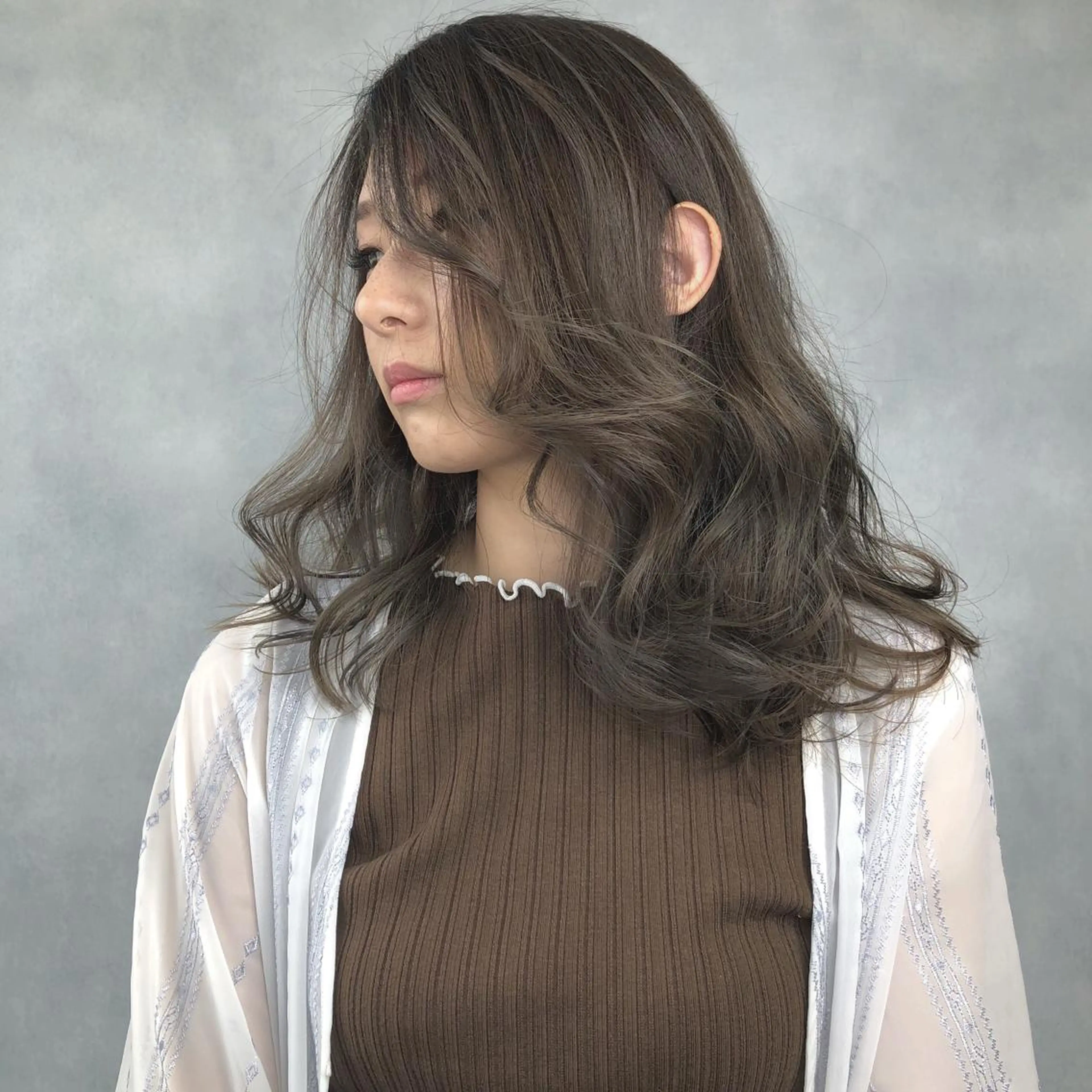 ロング カラー ベージュカラー ハイライトカラー シアーベージュ ハイライト ORIKA 美容室のヘアスタイル