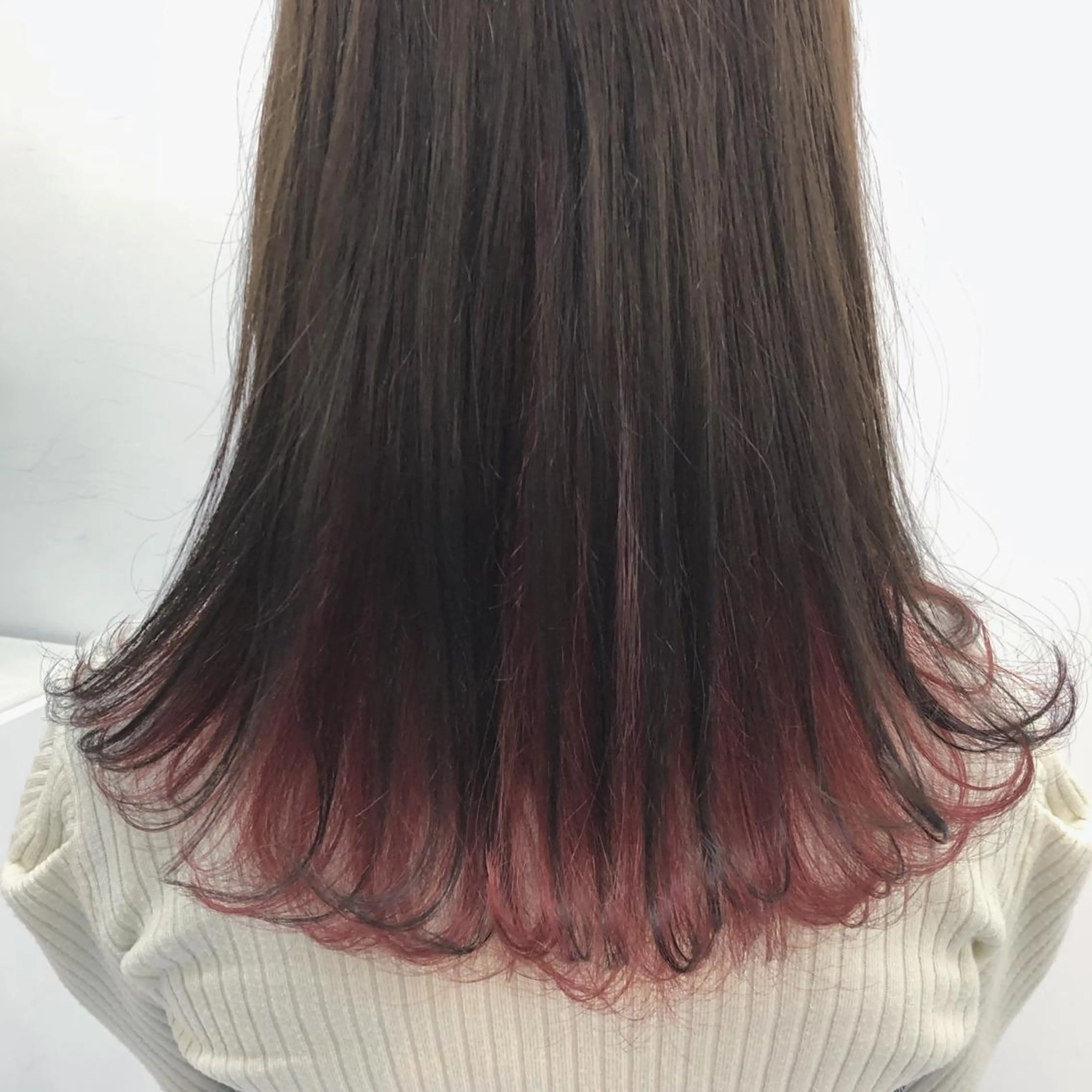 セミロング カラー インナーカラー ピンクカラー ニシオカ タクヤのヘアスタイル
