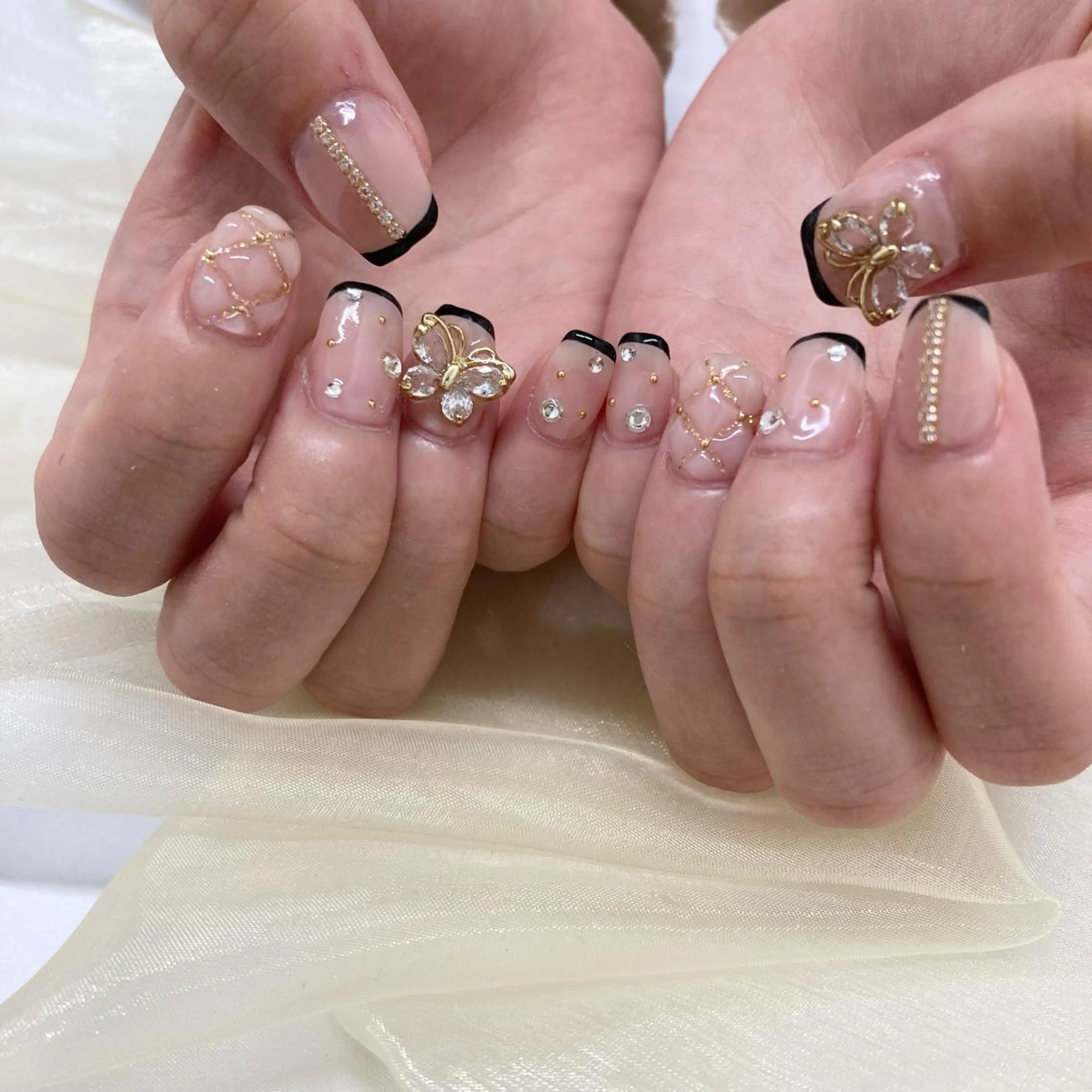 ネイル ハンドネイル GO TODAY SHAiRE SALON 表参道colore店所属・emmi nailのネイルデザイン