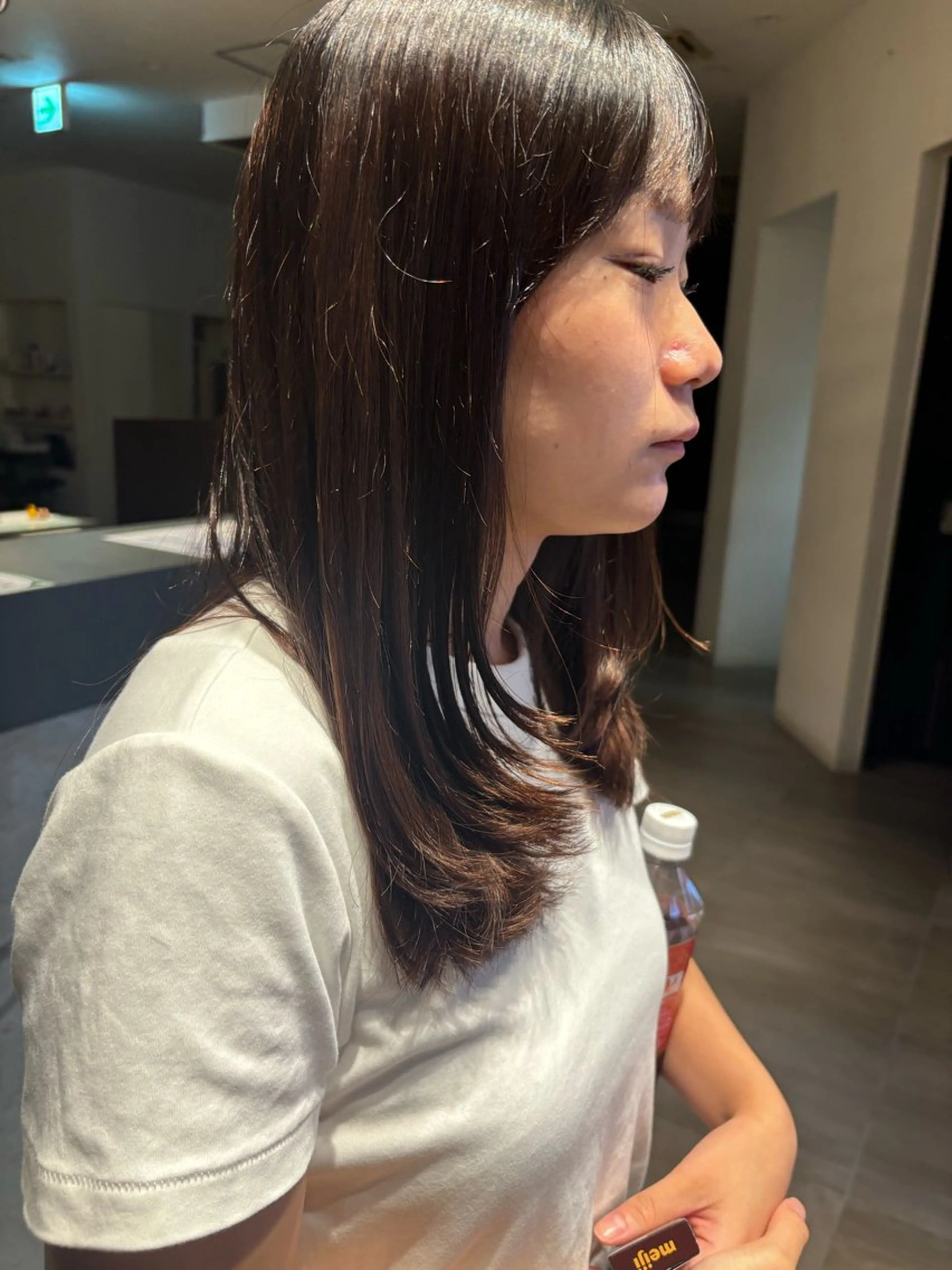 セミロング カット ヘアカラー 岩岡 つなみのヘアスタイル