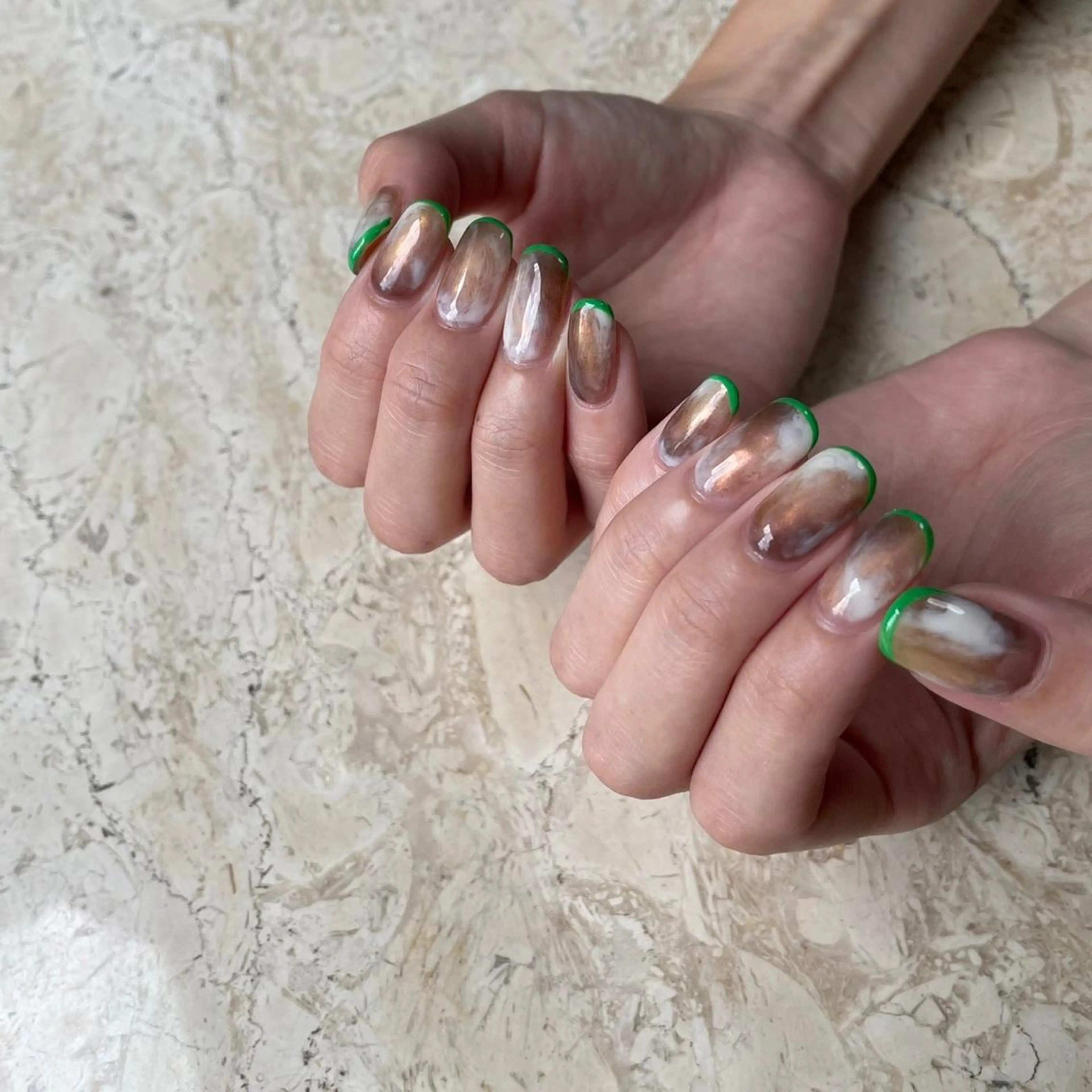 ネイル アートネイル ブラウン フラワーネイル フレンチネイル ジェルネイル ハンドネイル フットネイル nail salon mieux(ミュー)のネイルデザイン