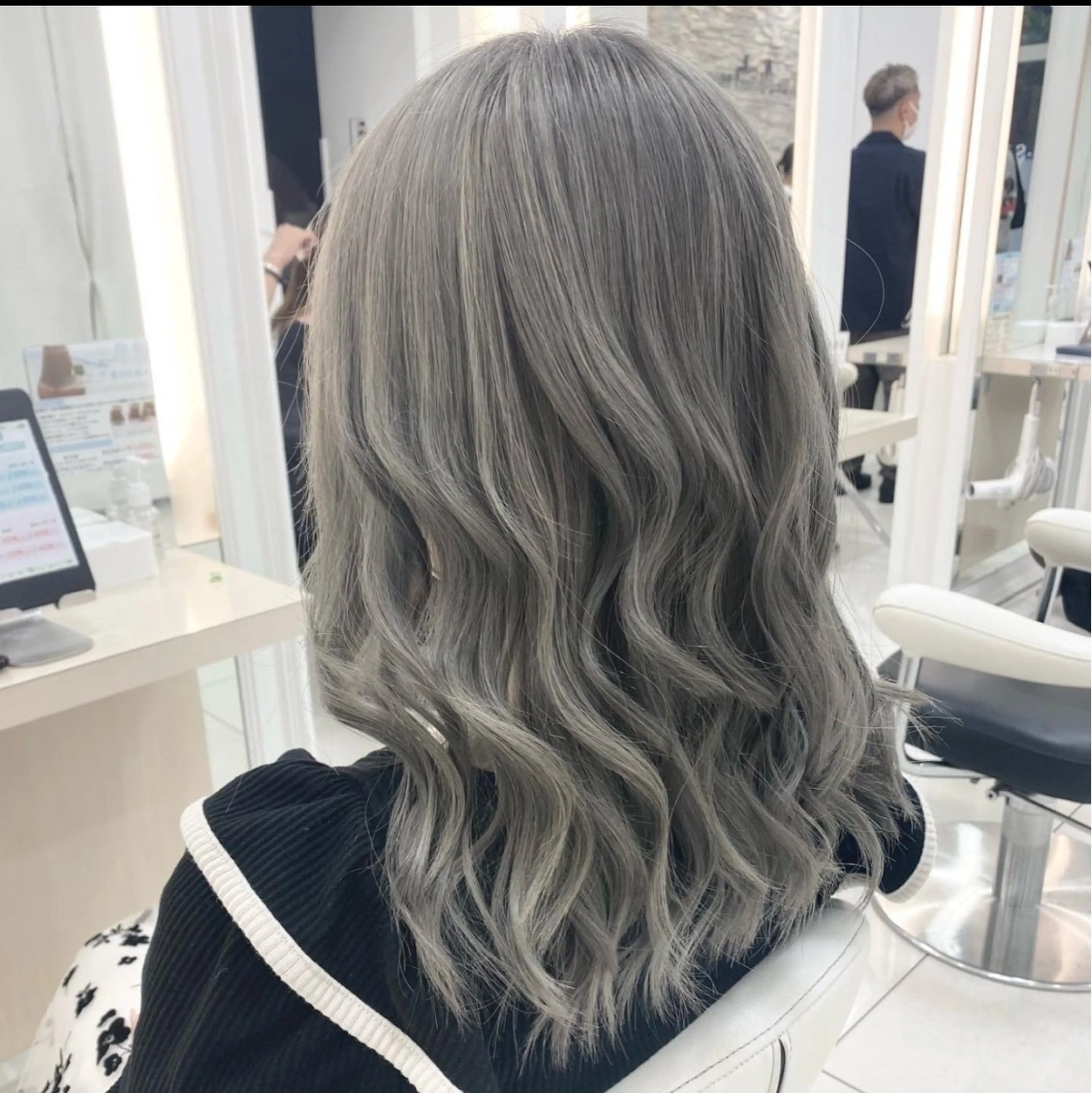🎨Wブリーチ＋カラー🎨メンテナンストリートメント付き💫ホワイト系シルバー系はこちらから☝️の写真