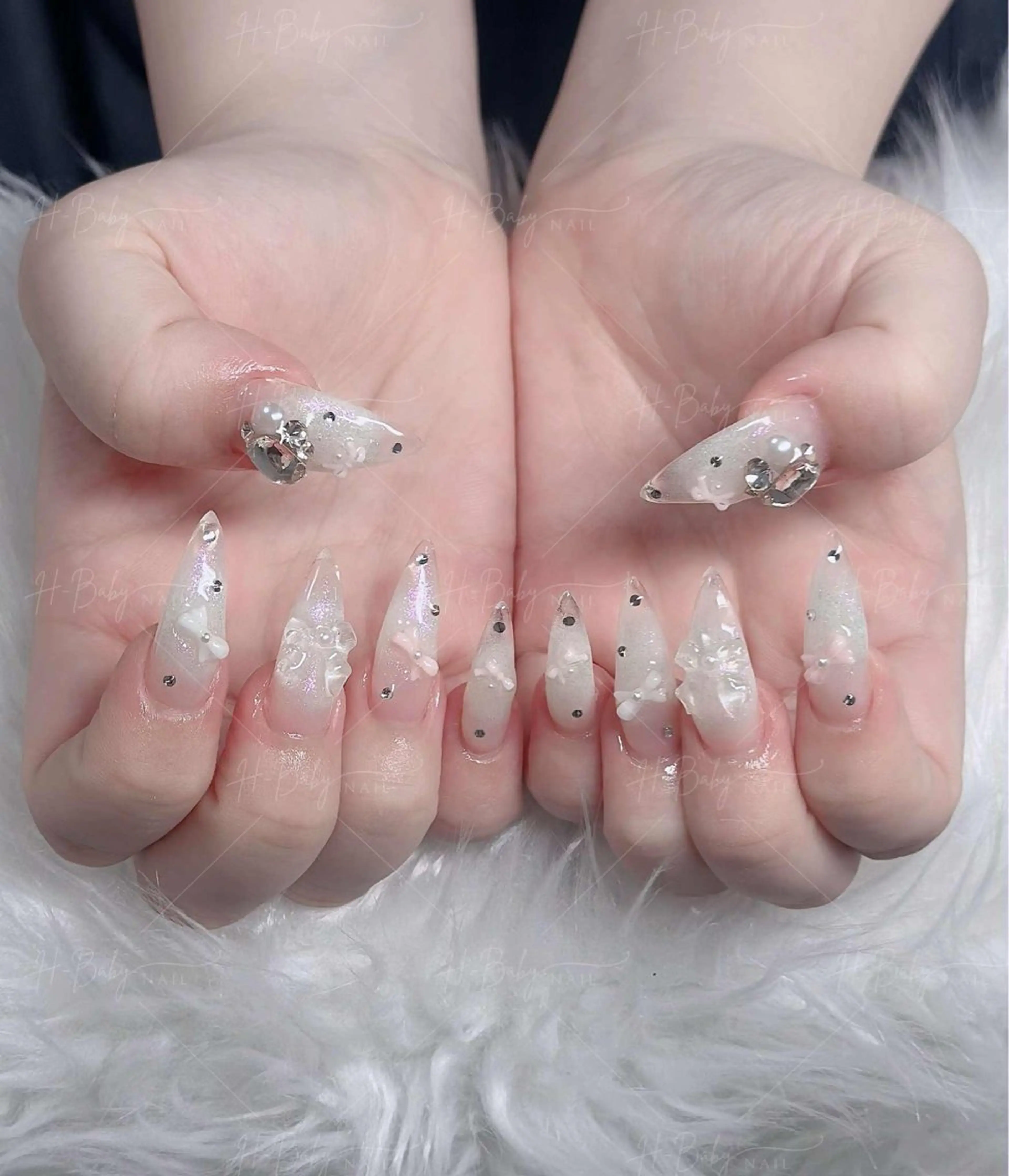 ネイル フレンチネイル ジェルネイル ガラスフレンチ ハロウィン ハート ハンドネイル H.baby Nail Salonのネイルデザイン
