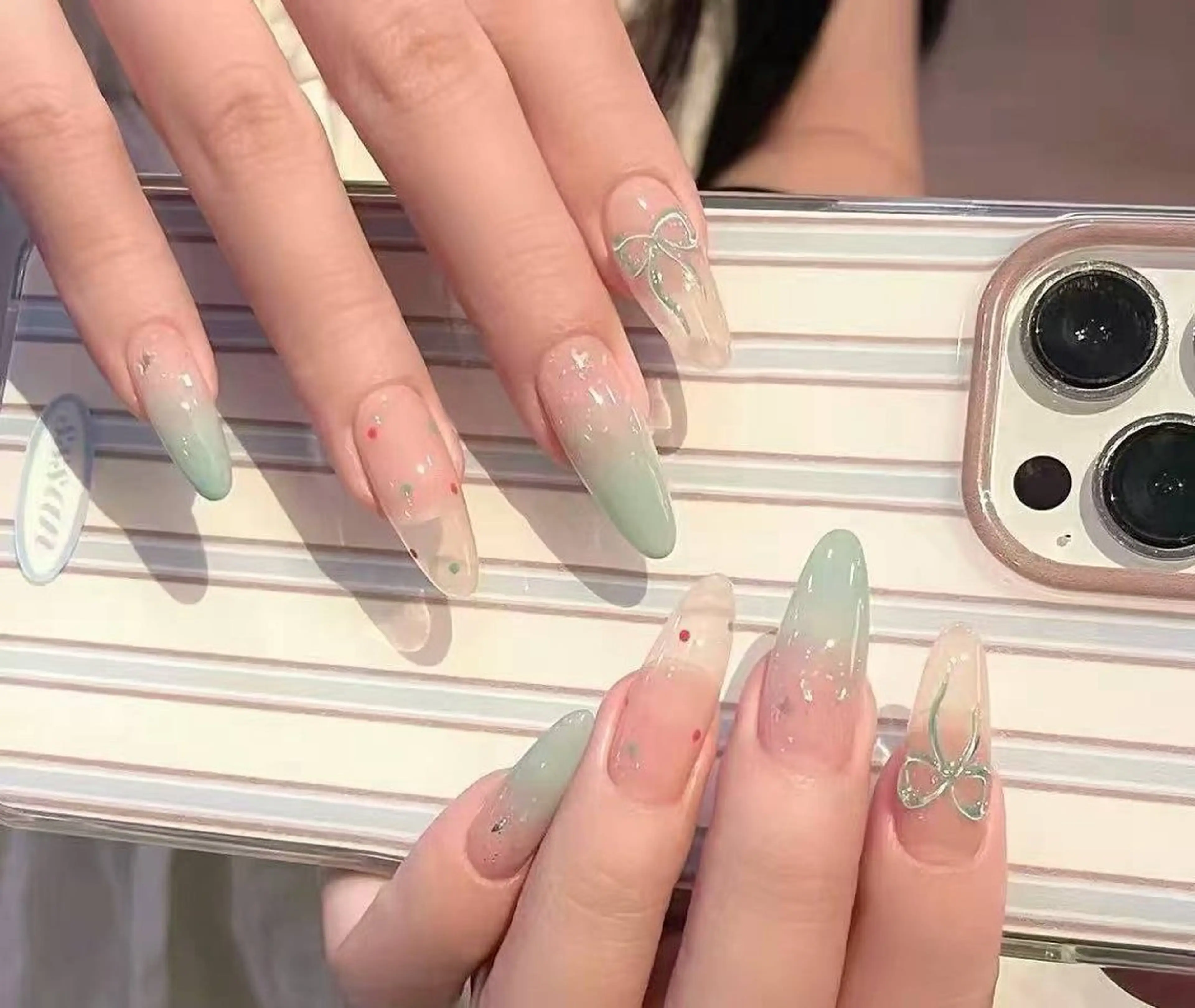 ネイル アートネイル 桜ネイル フレンチネイル ガラスフレンチ グラデーション ミナ🌈 Laule'aのネイルデザイン