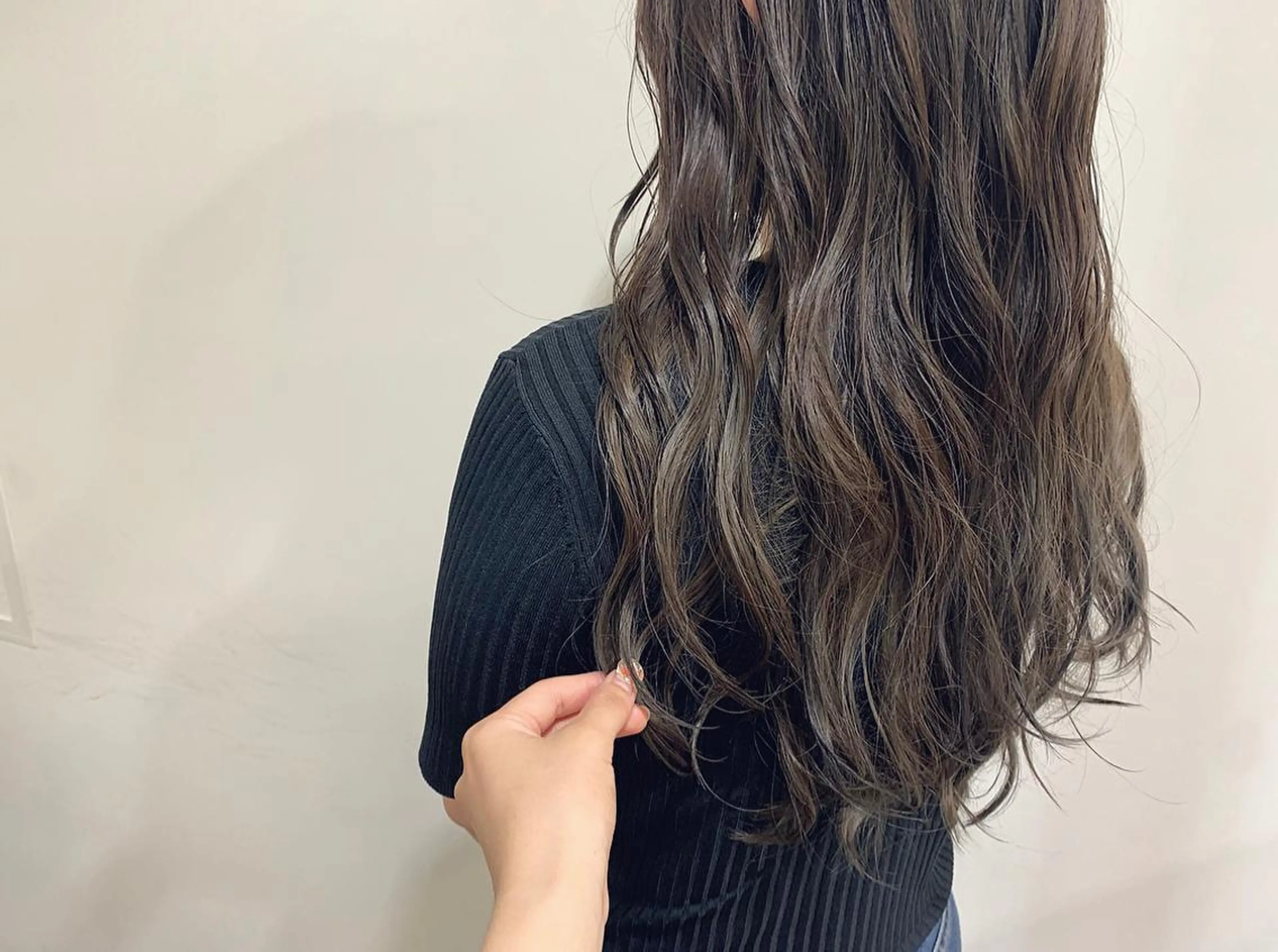 ロング カラー ヘアアレンジ ブリーチ グラデーションカラー グレージュ ハイライトカラー ハイライト たかいわ みきのヘアスタイル