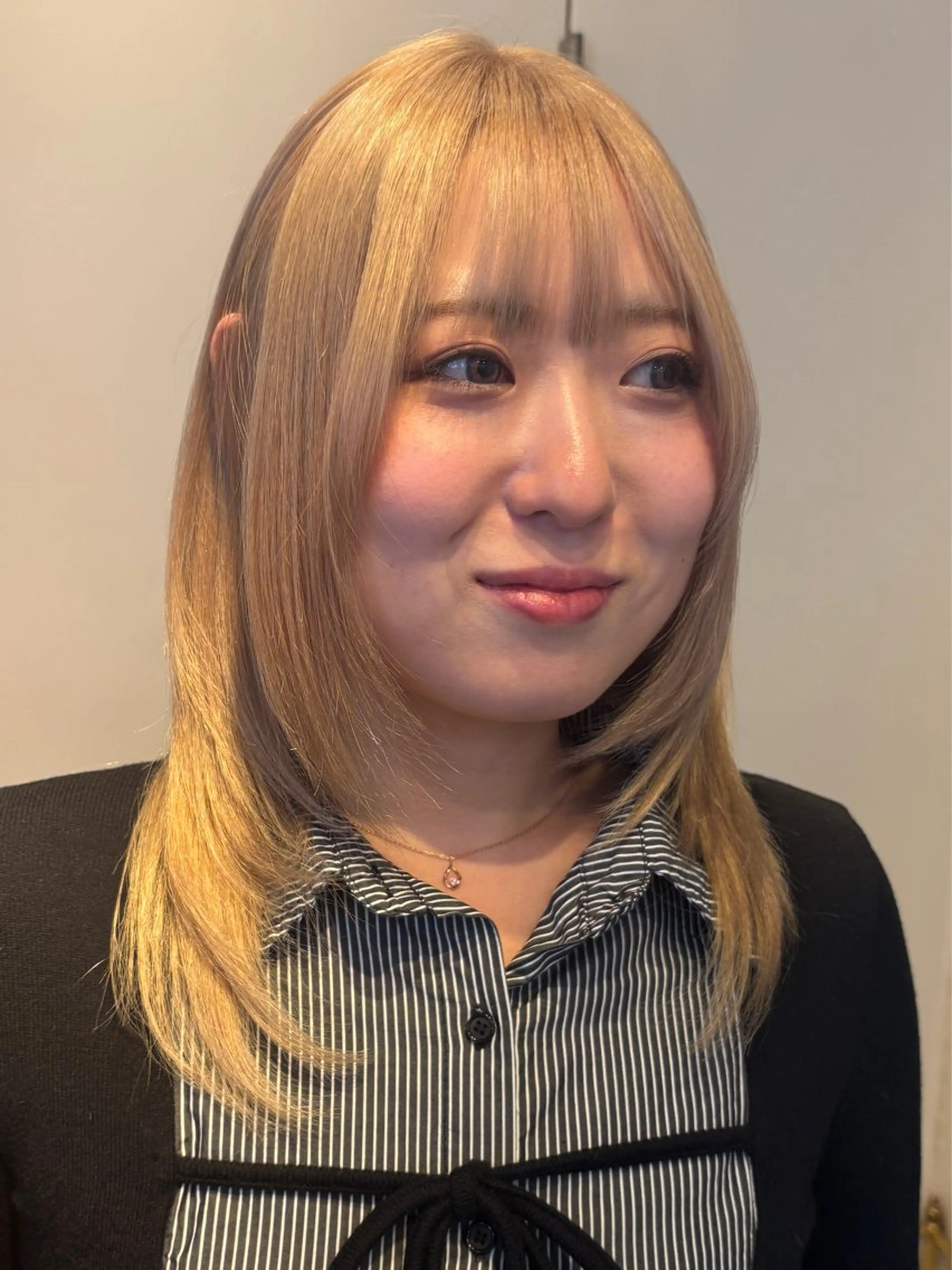 セミロング カラー カット ヘアカラー トリートメント RIN／韓国ヘア レイヤーカットのヘアスタイル