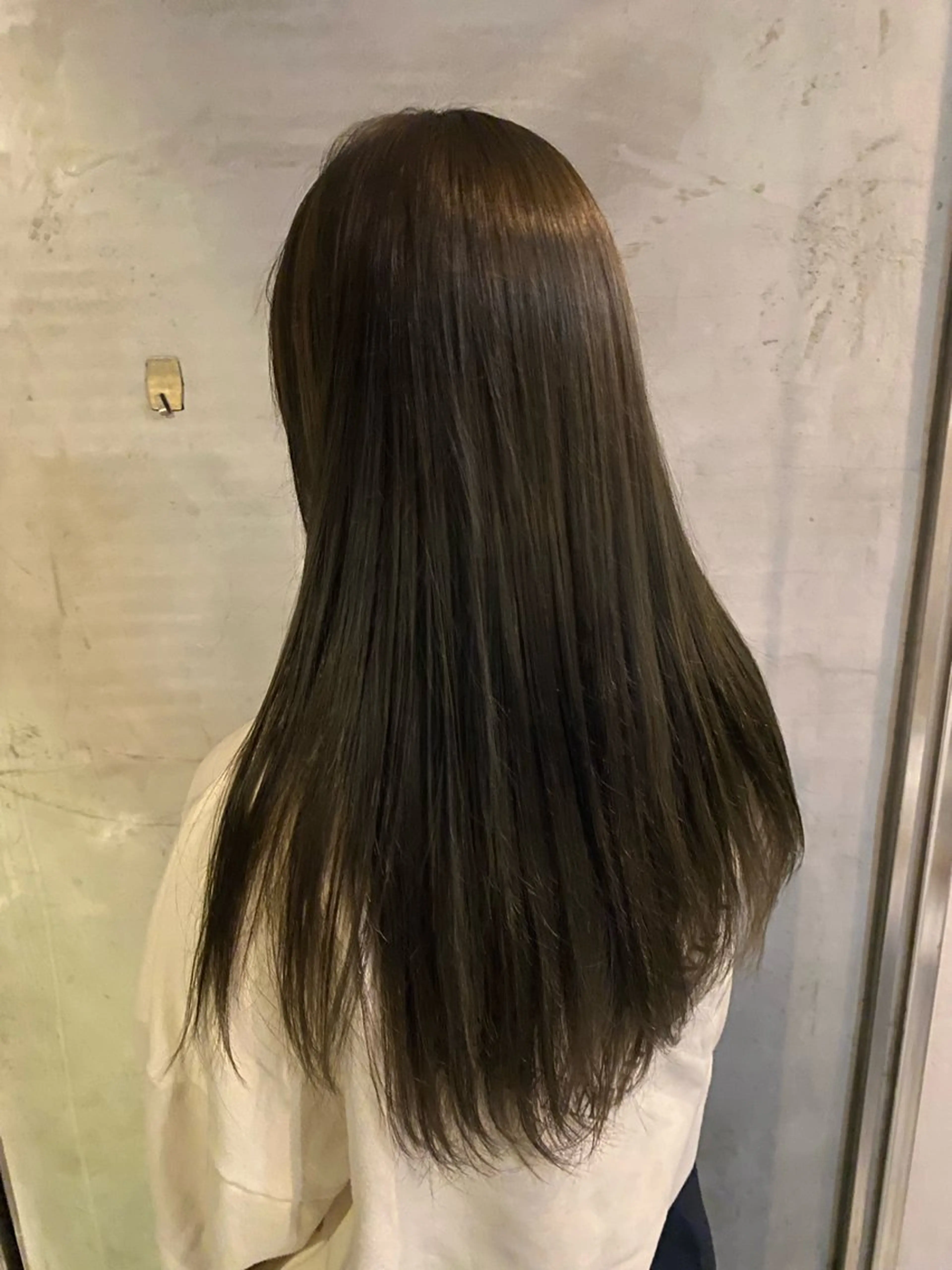 ロング カラー ベージュカラー ブリーチ ケアブリーチ 透明感カラー オリーブベージュ ヘアカラー トリートメント LOuNICA銀座所属・透明感カラー/ カット/安田　伍輝のヘアスタイル
