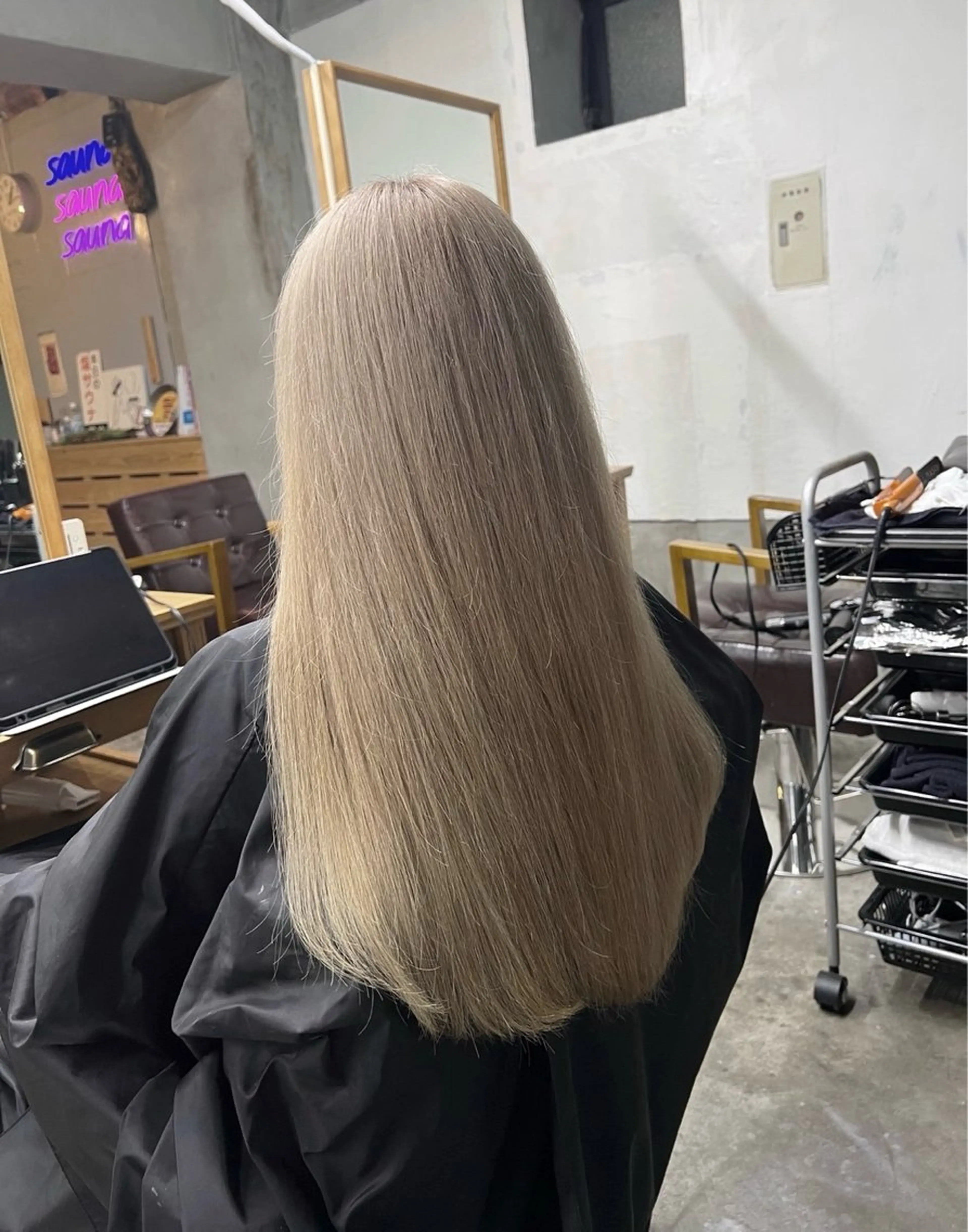 セミロング カラー ベージュカラー ミルクティーベージュ ヘアカラー トリートメント ROBIN所属・指名数No.1 /NAOYAのヘアスタイル