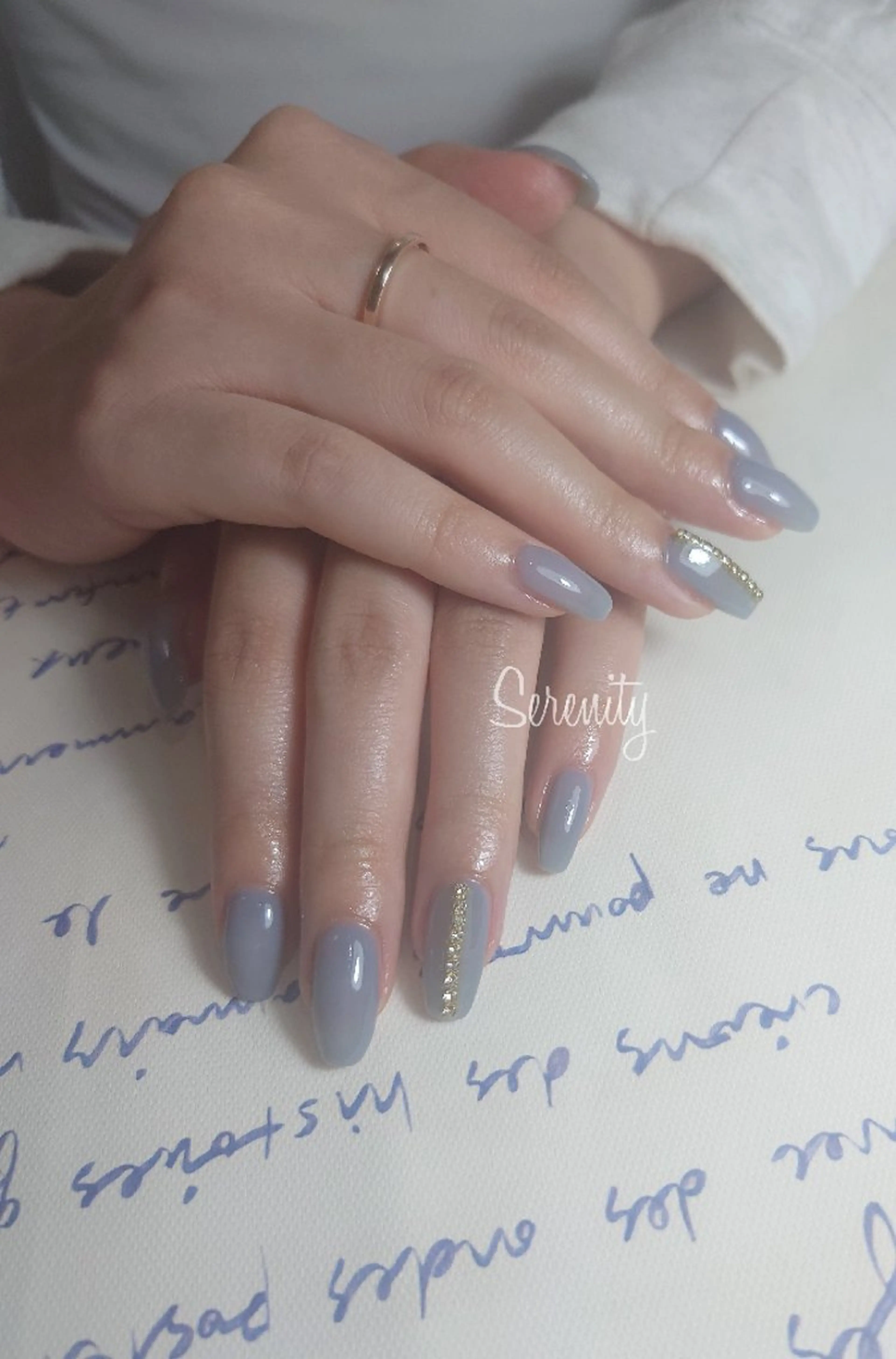 ネイル オーロラネイル ブルー シルバー シンプルネイル ストーンネイル nail  serenityのネイルデザイン