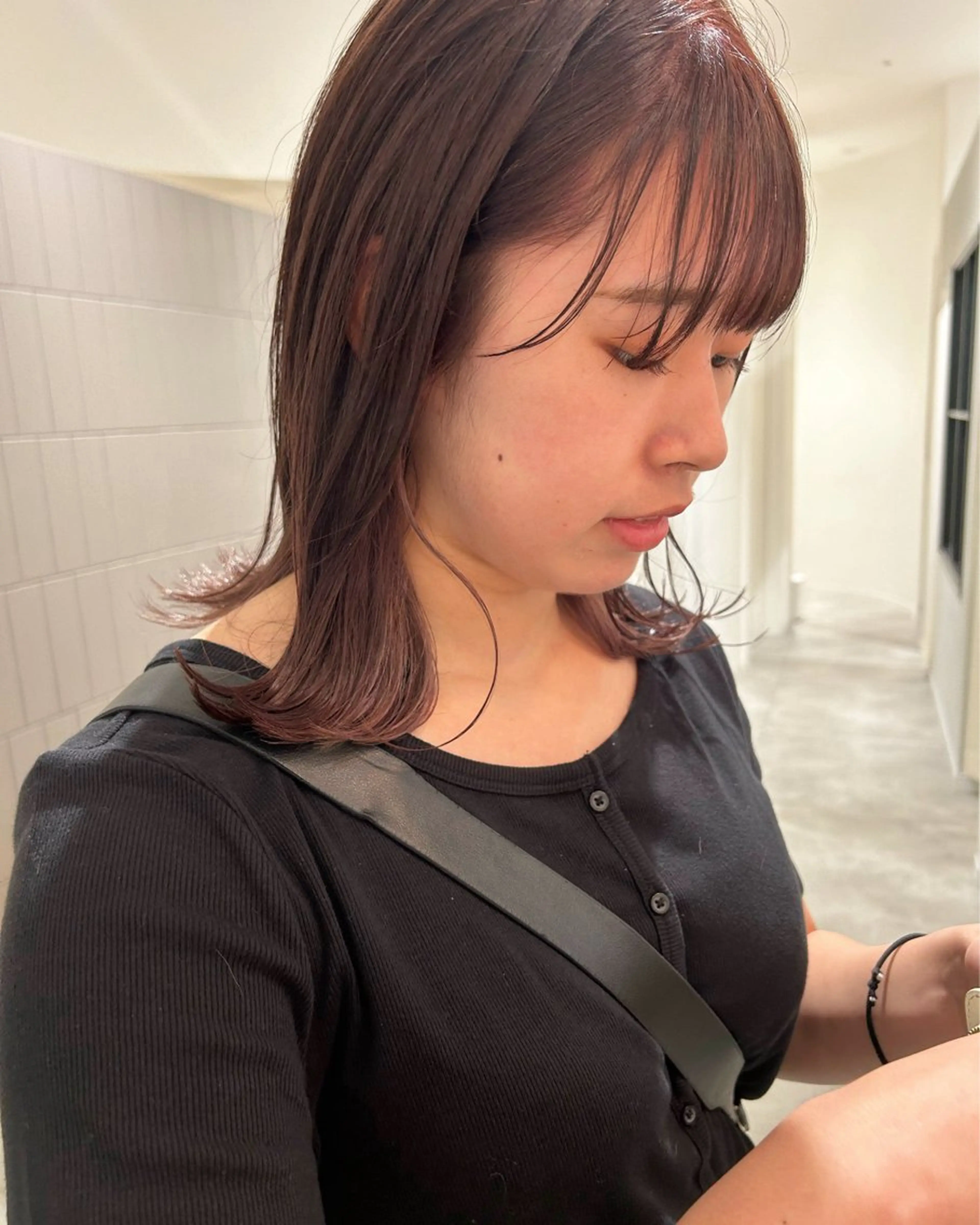 ミディアム カラー ベージュカラー インナーカラー ピンクカラー ピンクベージュ ヘアカラー オリーブベージュ/ ブリーチなし透明感のヘアスタイル