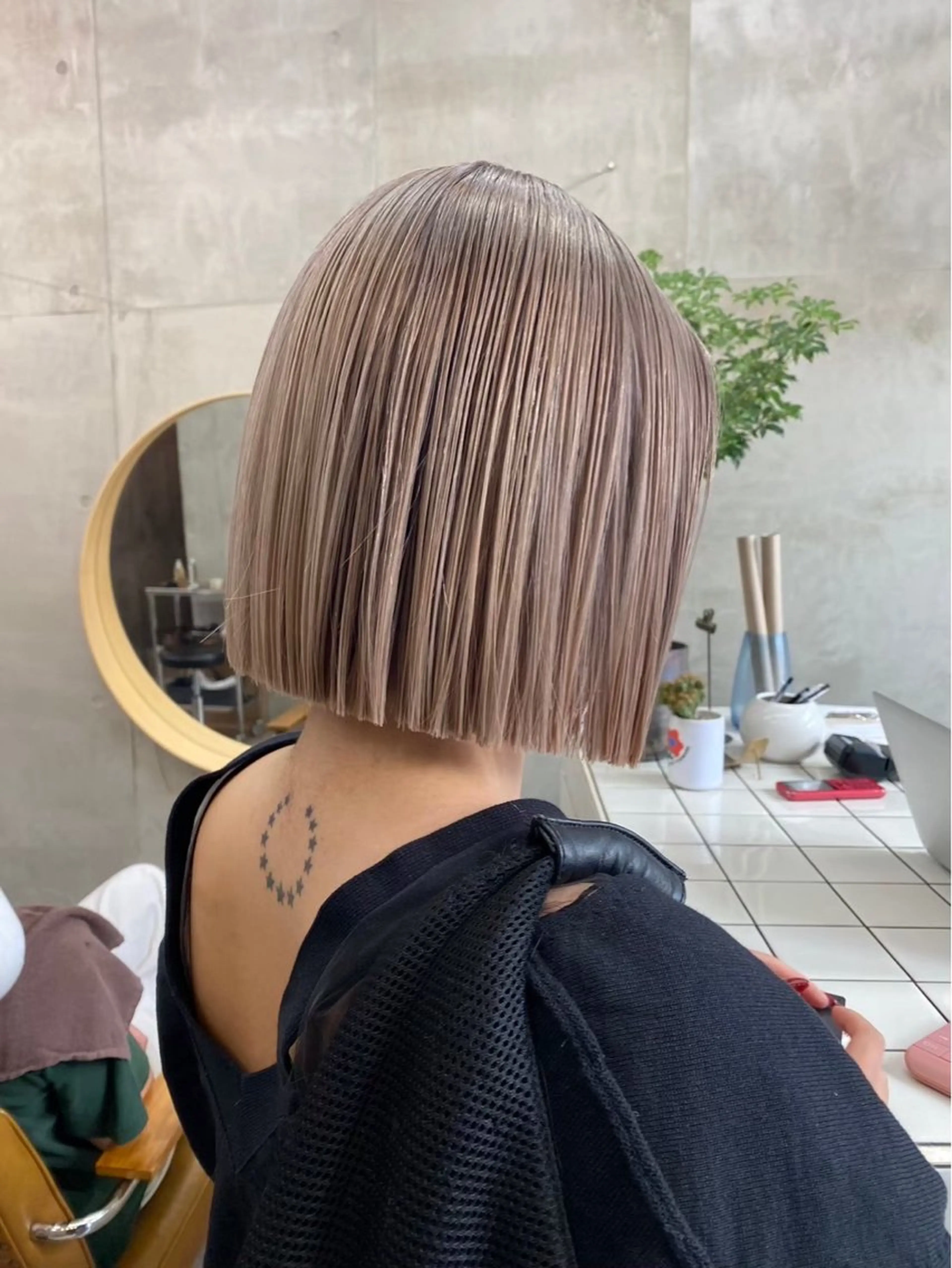 ショート カラー 切りっぱなしボブ ボブ カット SALT WATER　恵比寿所属・ボブ／ハイトーン🌟 ／HARUKA🍒のヘアスタイル