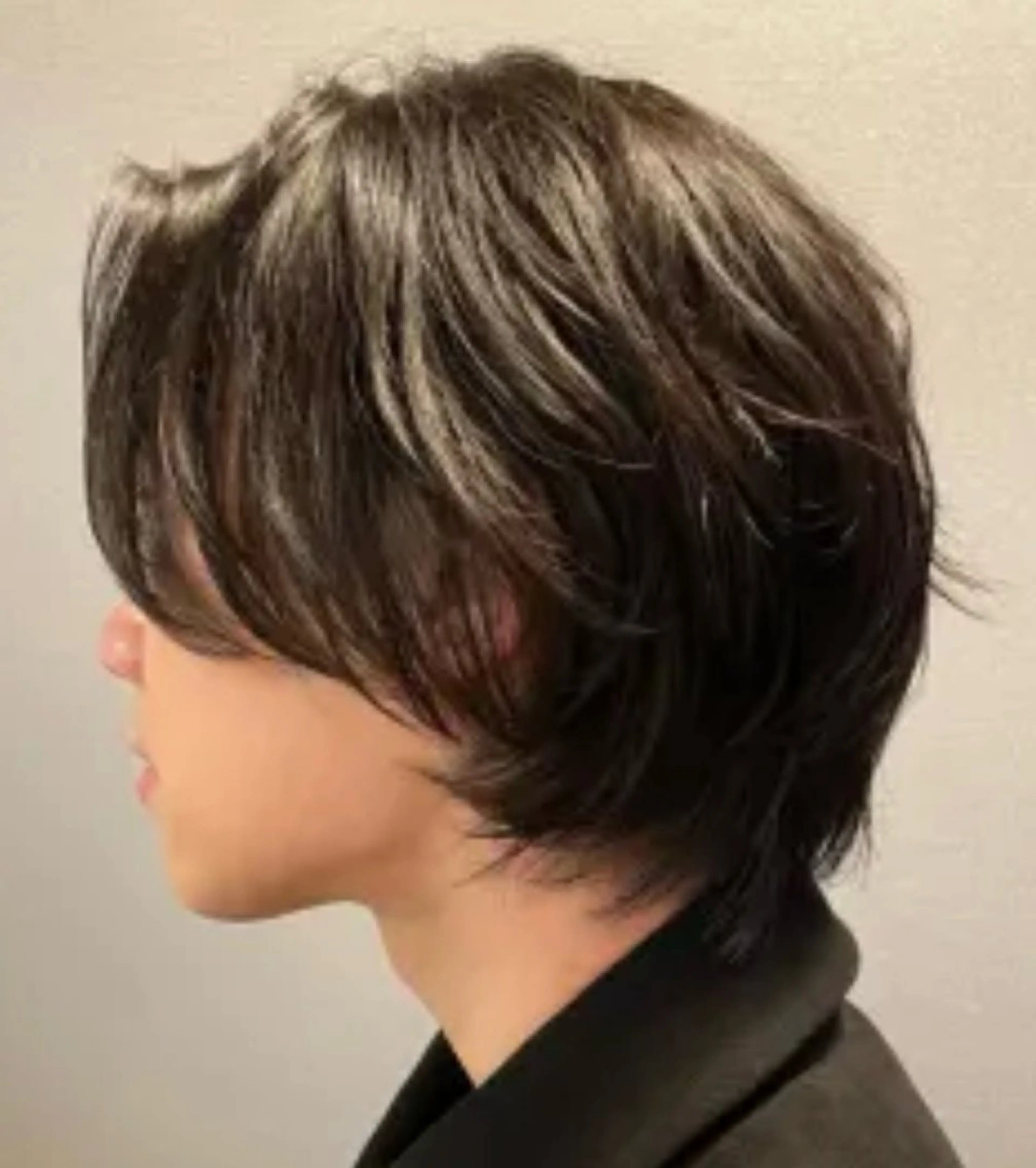 ミディアム 伊藤 雅恵のヘアスタイル