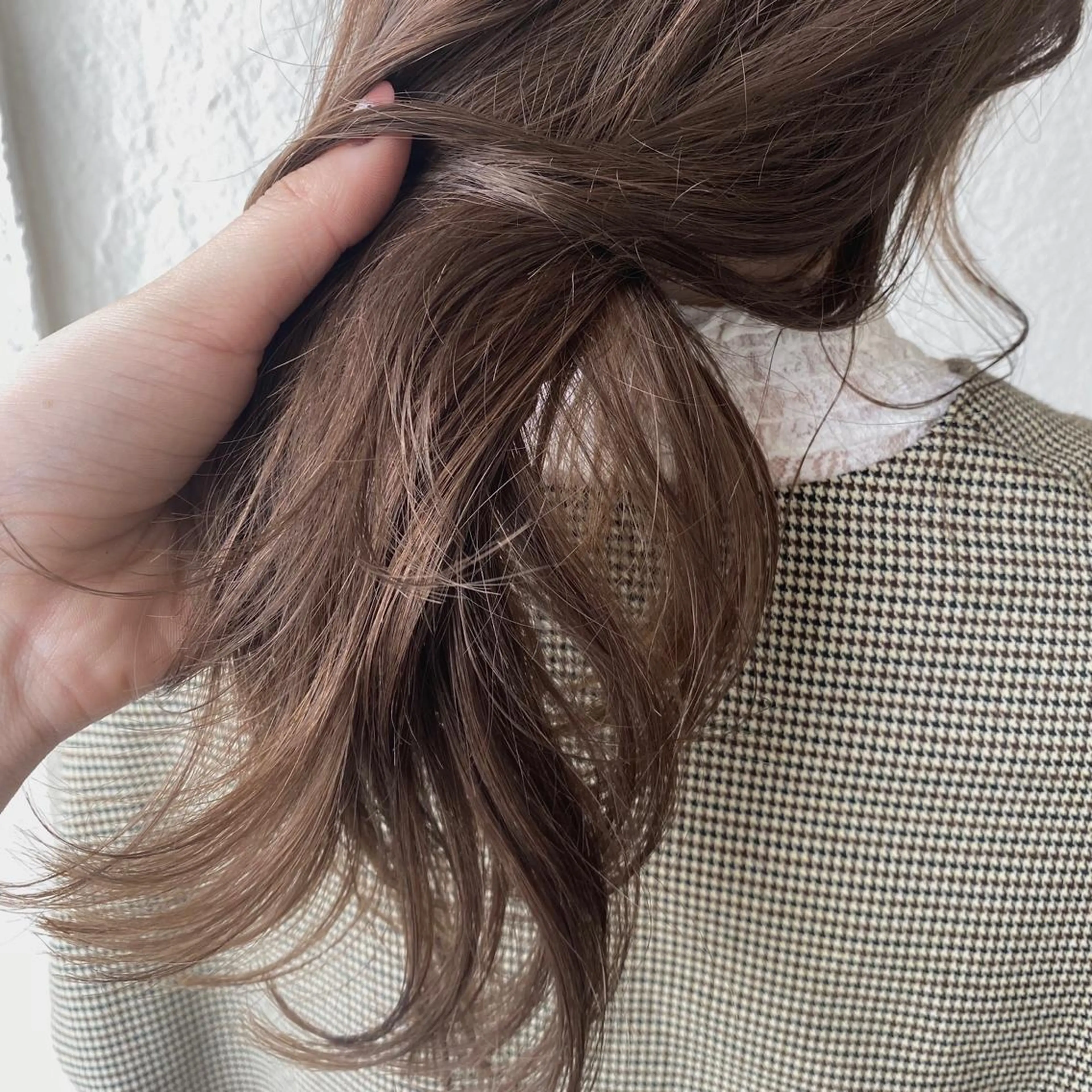 セミロング カラー ベージュカラー ブリーチ ミルクティーベージュ 入江 志穂のヘアスタイル