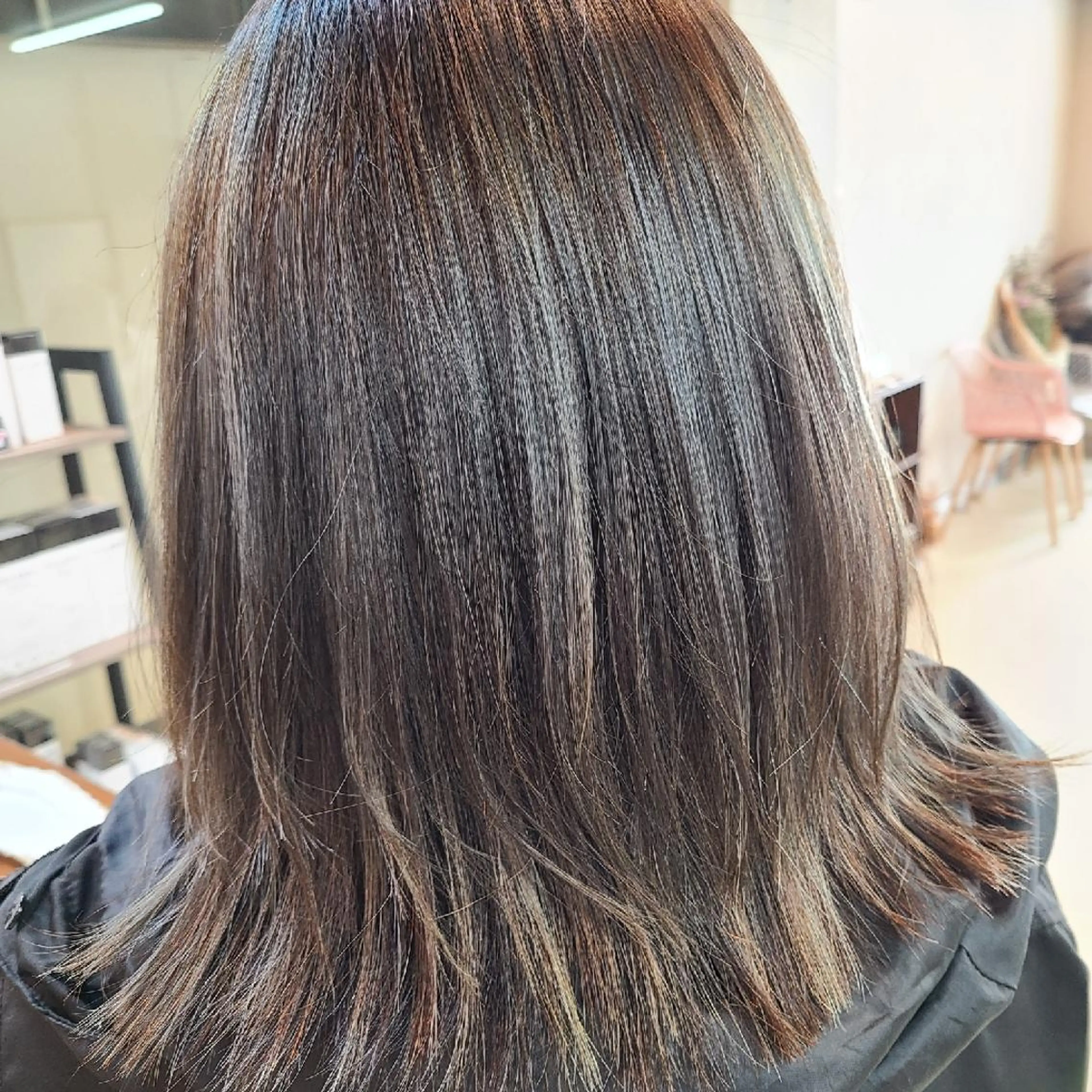 ミディアム カラー グレージュ ハイライトカラー カーキグレージュ ハイライト 西田 理沙のヘアスタイル