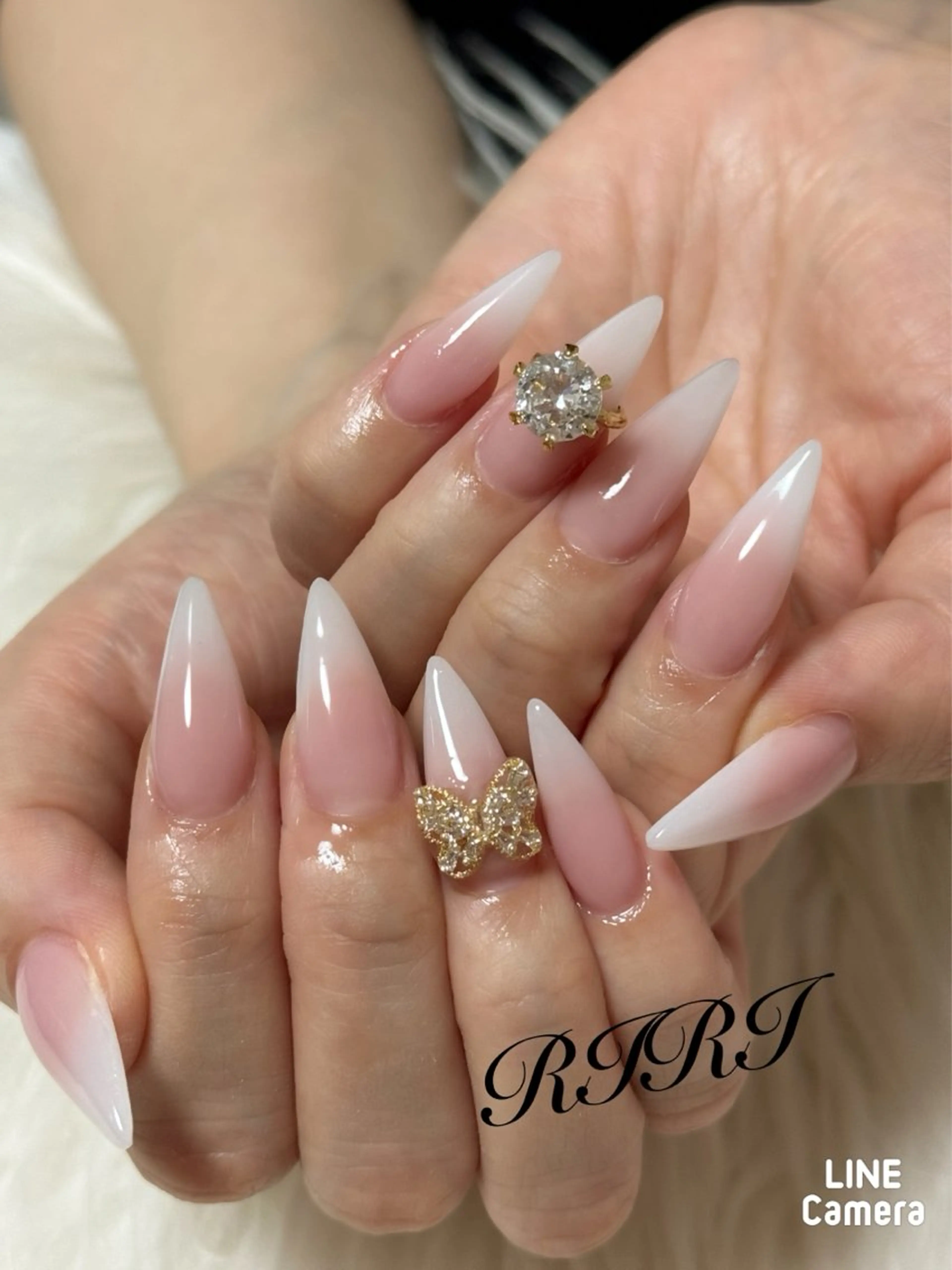 ハンドネイル riri オーナーのネイルデザイン