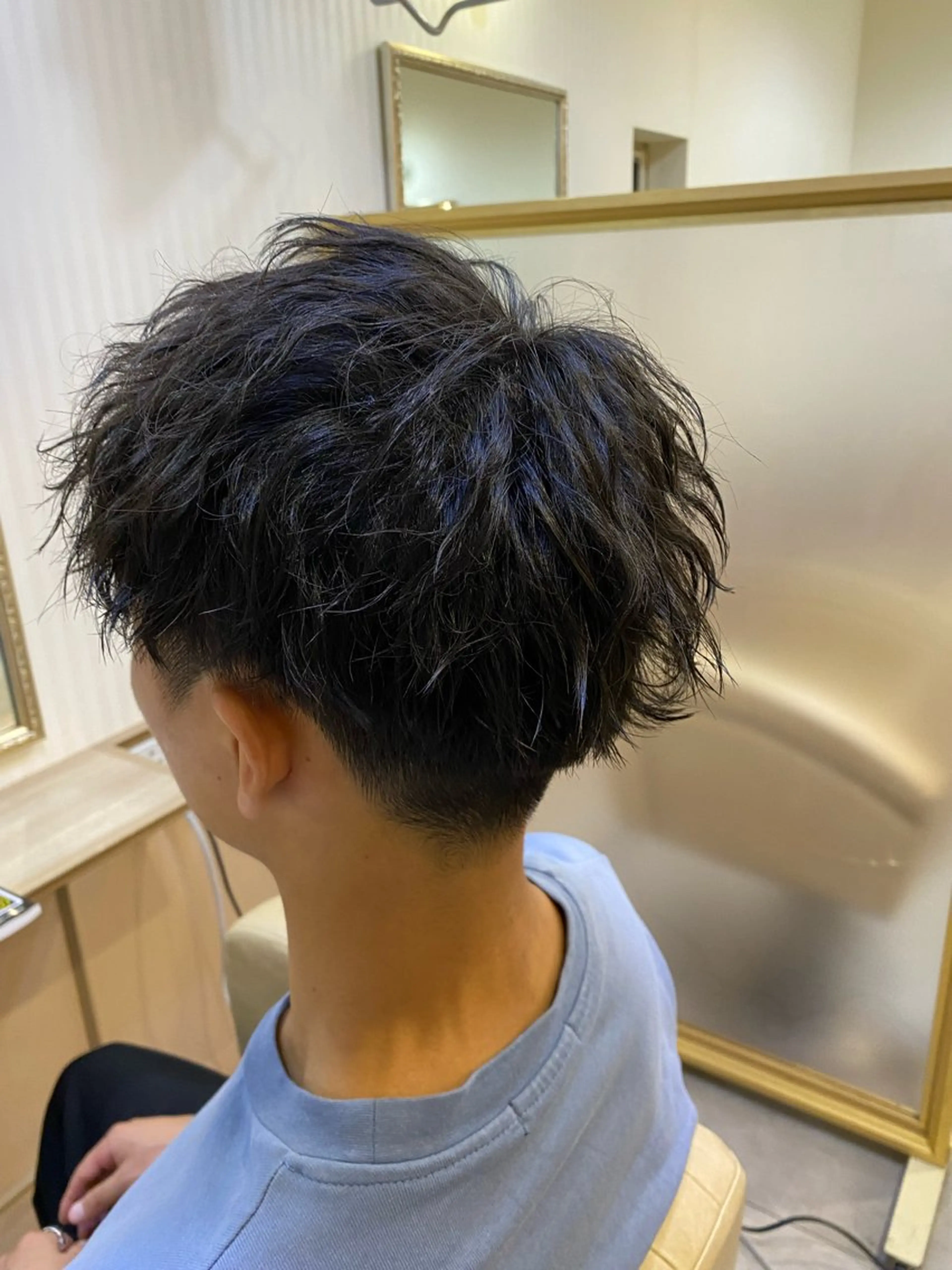 ショート パーマ メンズ マッシュ メンズパーマ 波巻きパーマ ストレートパーマ シンセティックヘアーデザイン所属・高須 未紀也のヘアスタイル