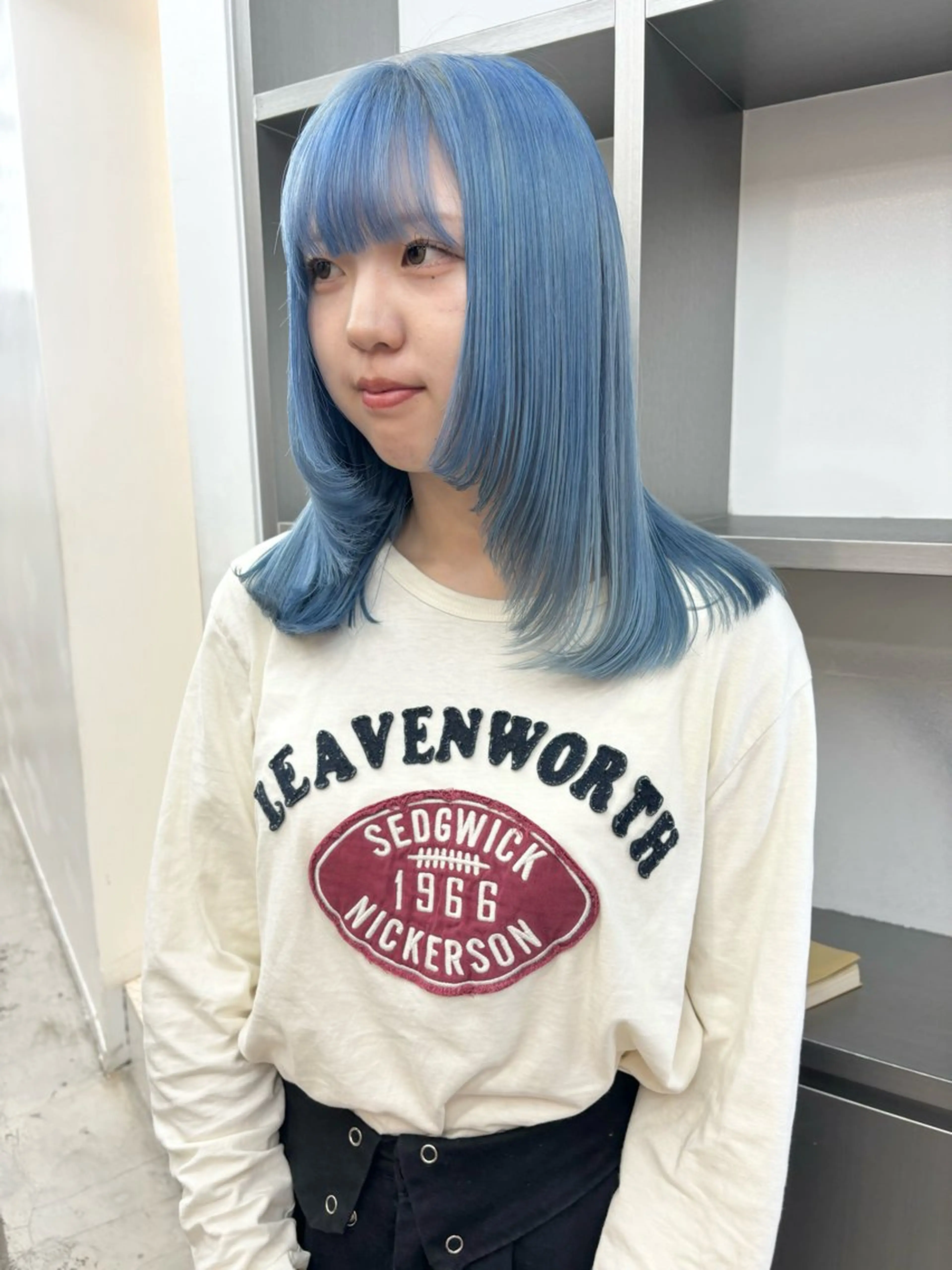セミロング カラー ヘアアレンジ ブリーチ ブルーカラー ケアブリーチ ヘアカラー トリートメント 🎨ハイトーン/ 切りっぱなし みつきのヘアスタイル