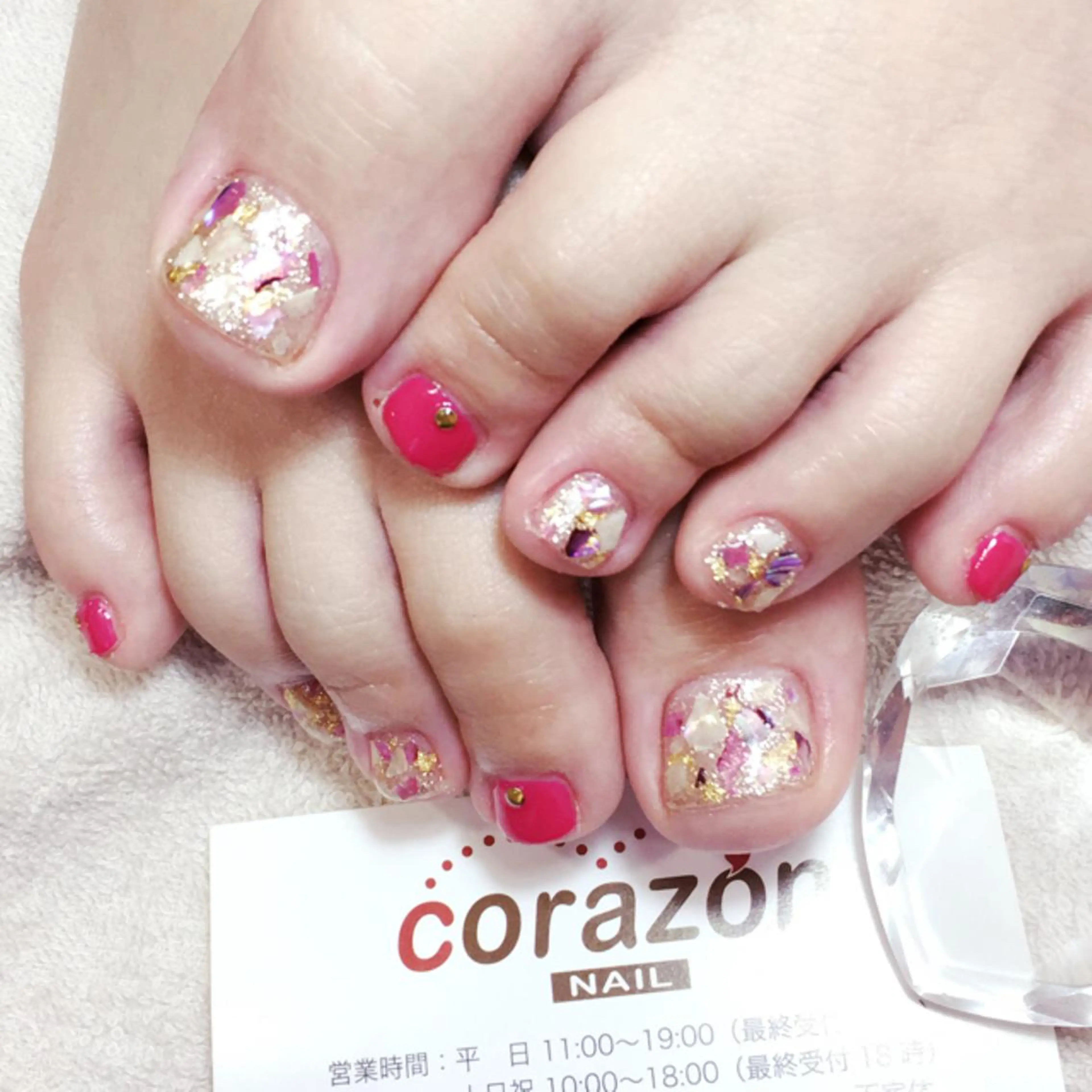 ネイル フットネイル ゴールド ゴージャス キラキラネイル ラメ(グリッター) corazon所属・ネイリスト aicoのネイルデザイン