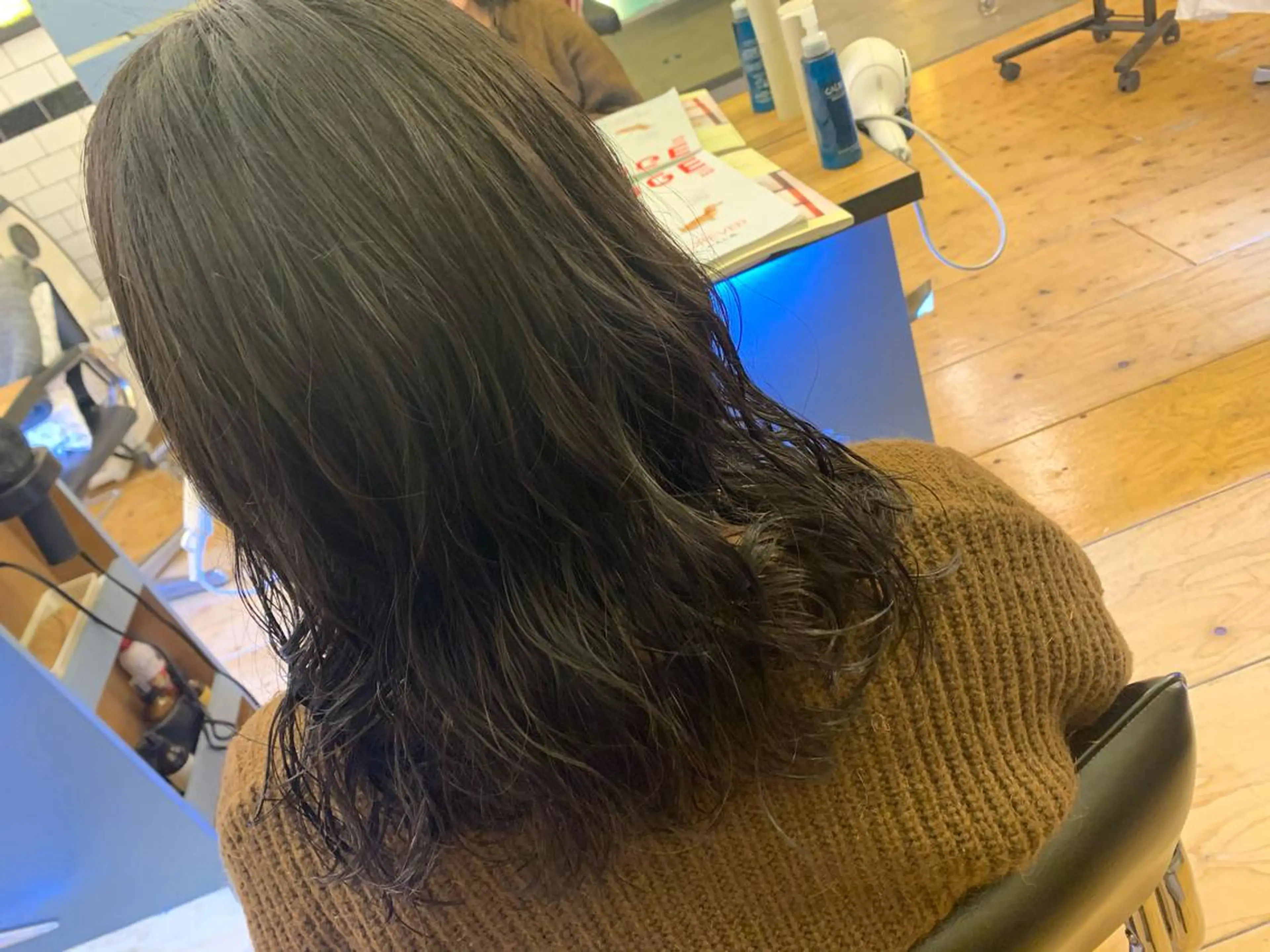 ミディアム カラー パーマ ミディアムパーマ アッシュ Lagom なかだのヘアスタイル