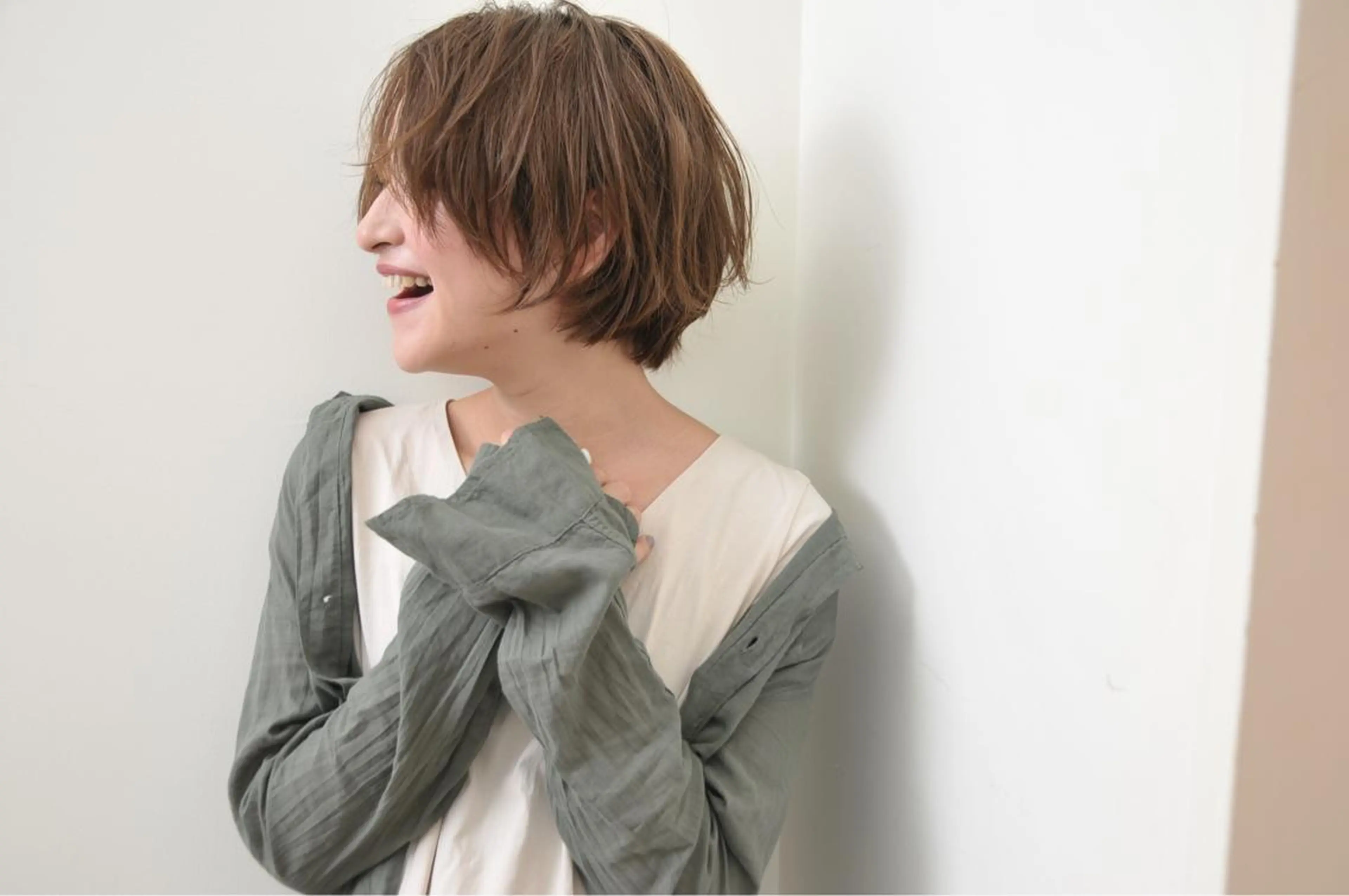 ショート カラー グレージュ ヘアカラー Neolive caffのヘアスタイル