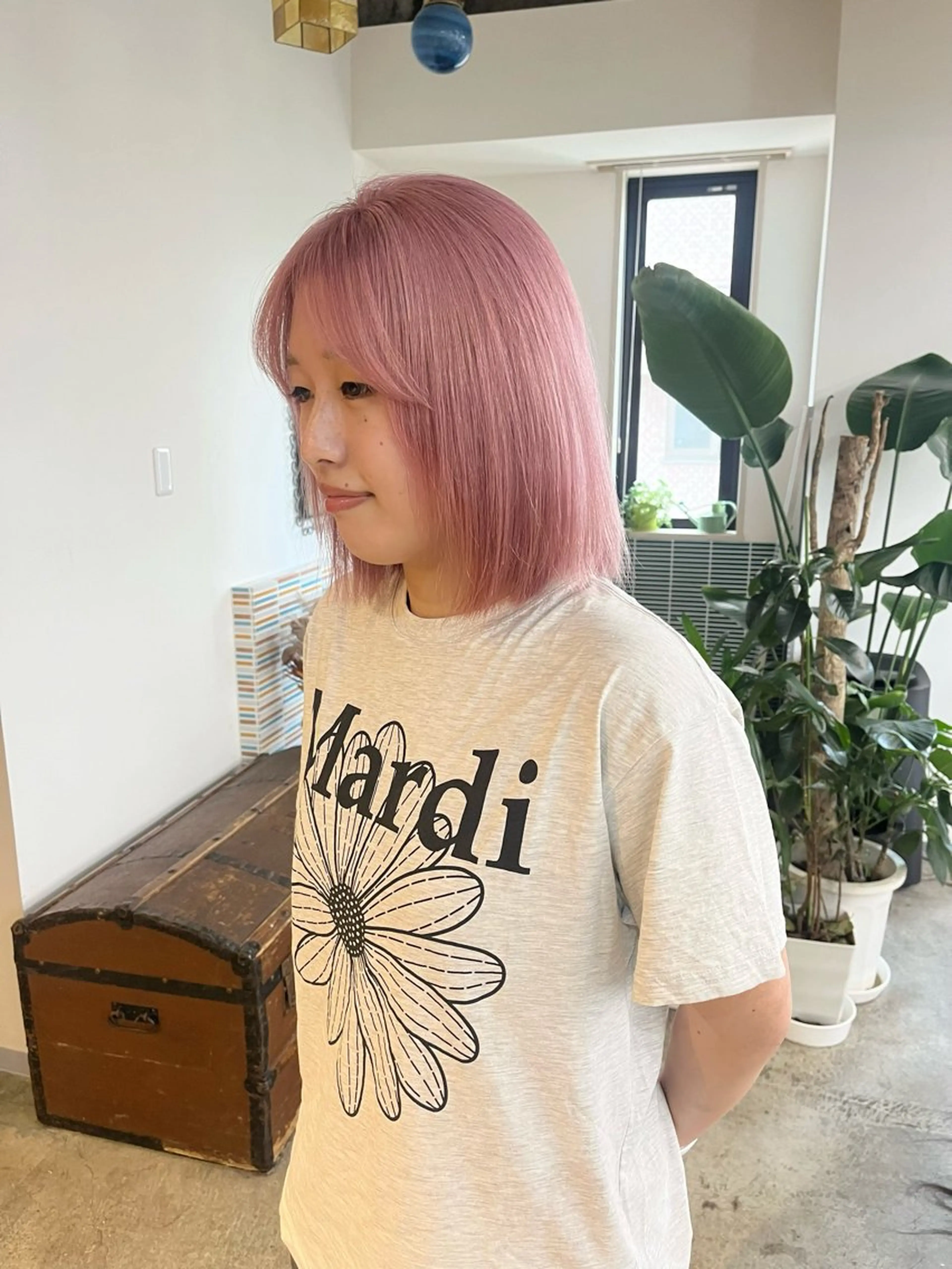 ミディアム カラー ブリーチ ピンクカラー ホワイトピンク カット ヘアカラー トリートメント 🩷ハイトーン透明感 レイヤー🩷ユリカのヘアスタイル