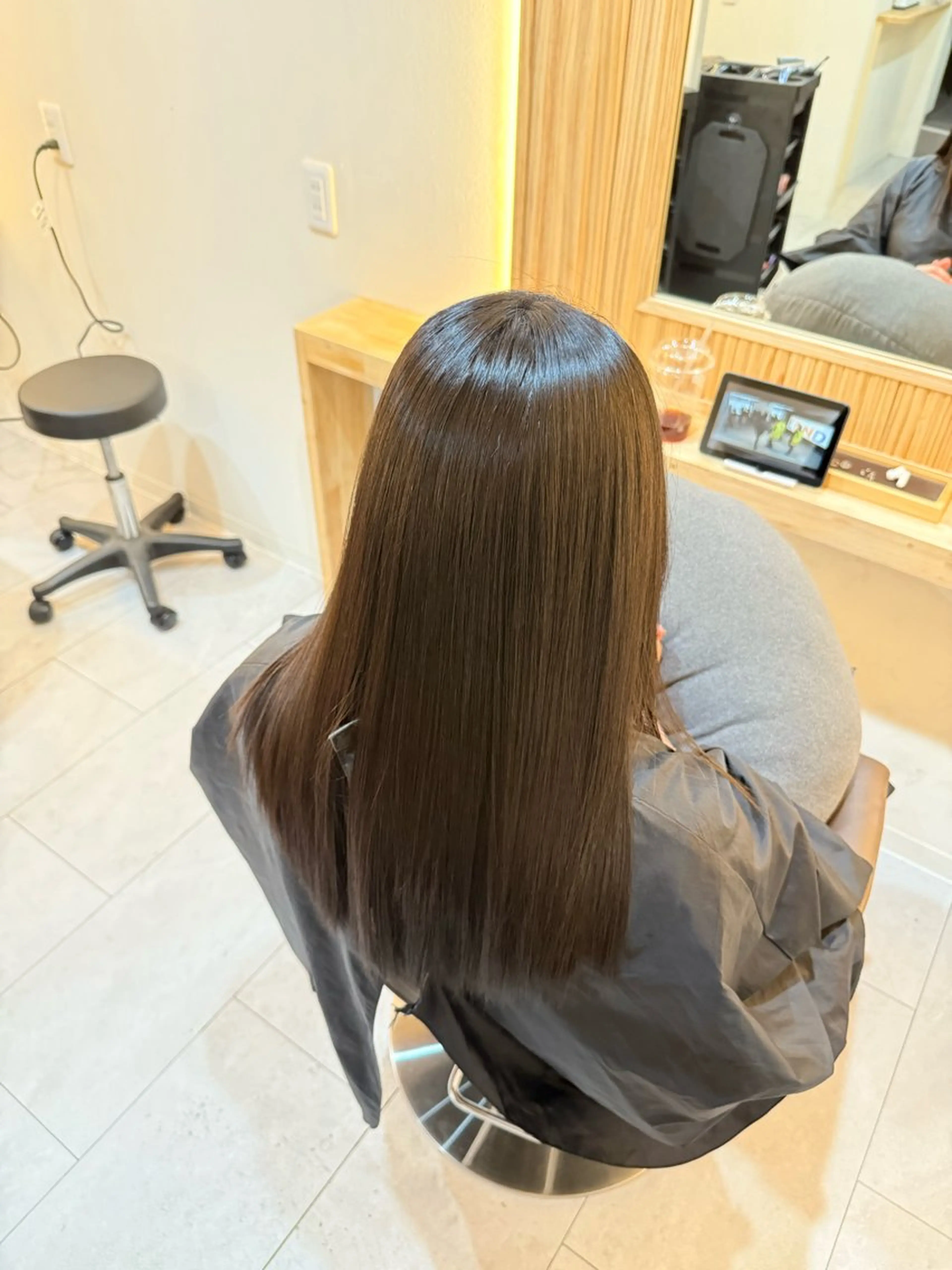 ロング トリートメント attrait南堀江所属・乾かすだけで艶髪 松村海世のヘアスタイル