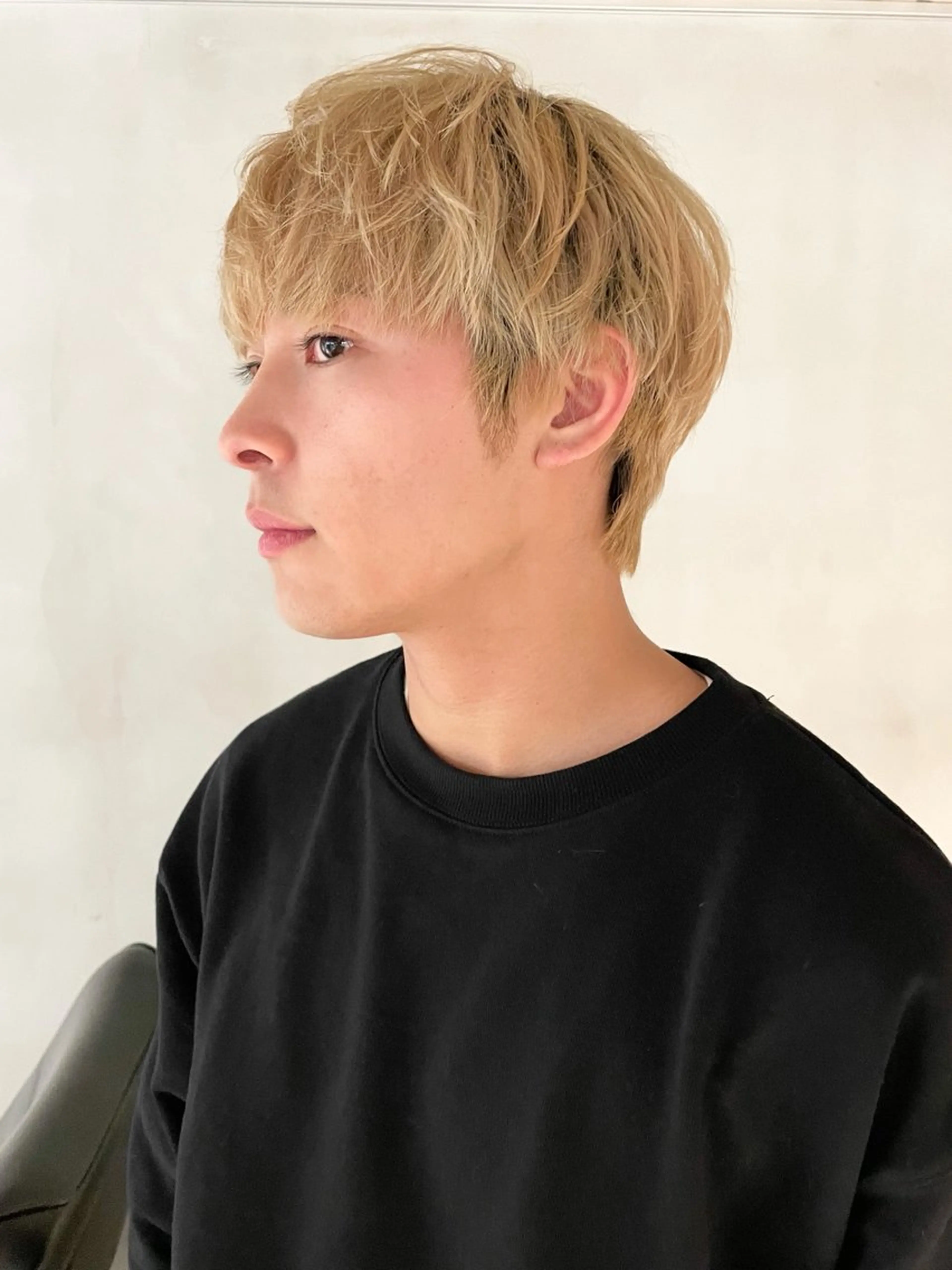 ミディアム メンズ カット Qin share salon 原宿店所属・🫧艶ハイトーン 特化🫧ライヤのヘアスタイル