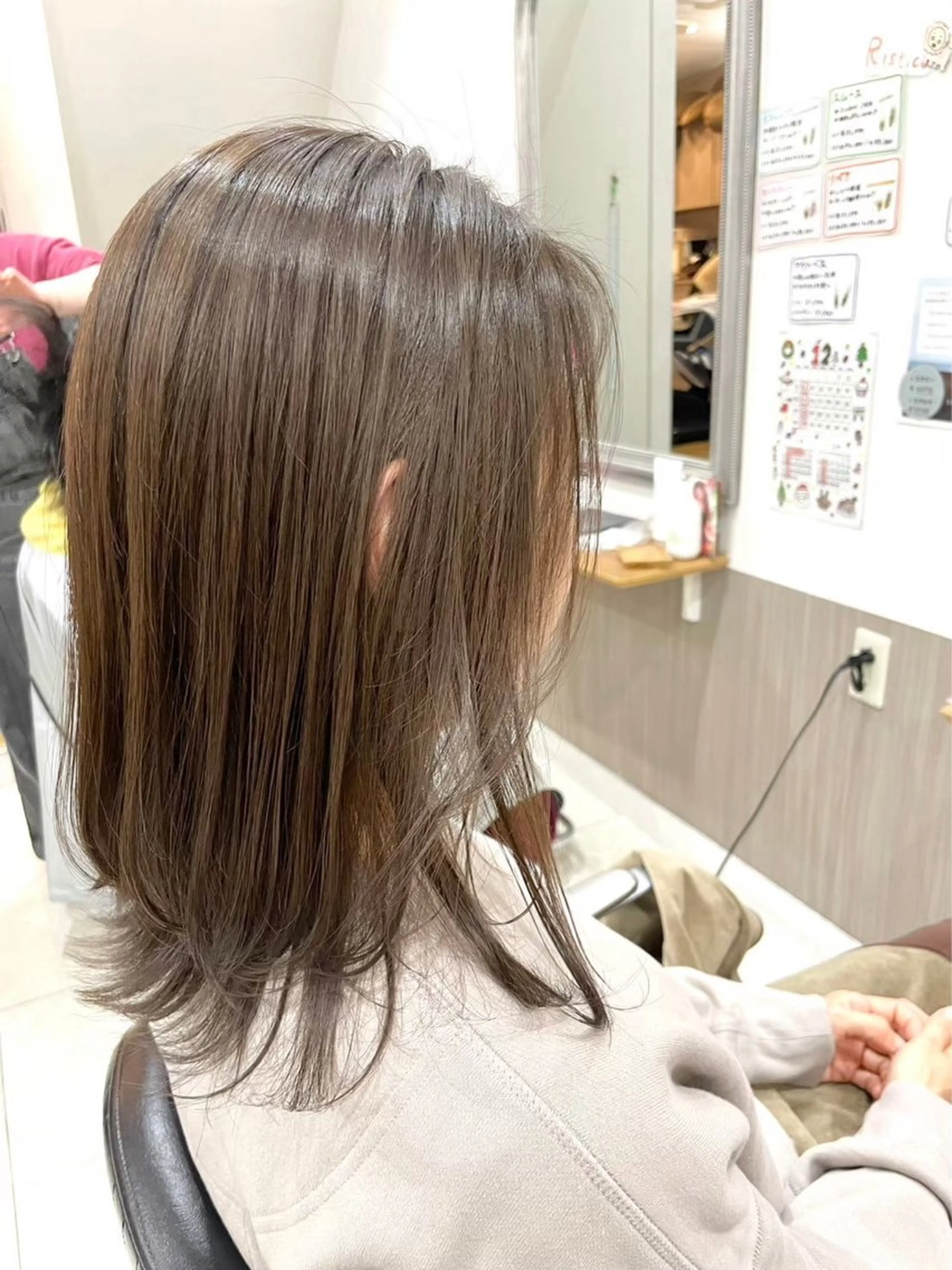ミディアム カラー 生尾 虹水のヘアスタイル