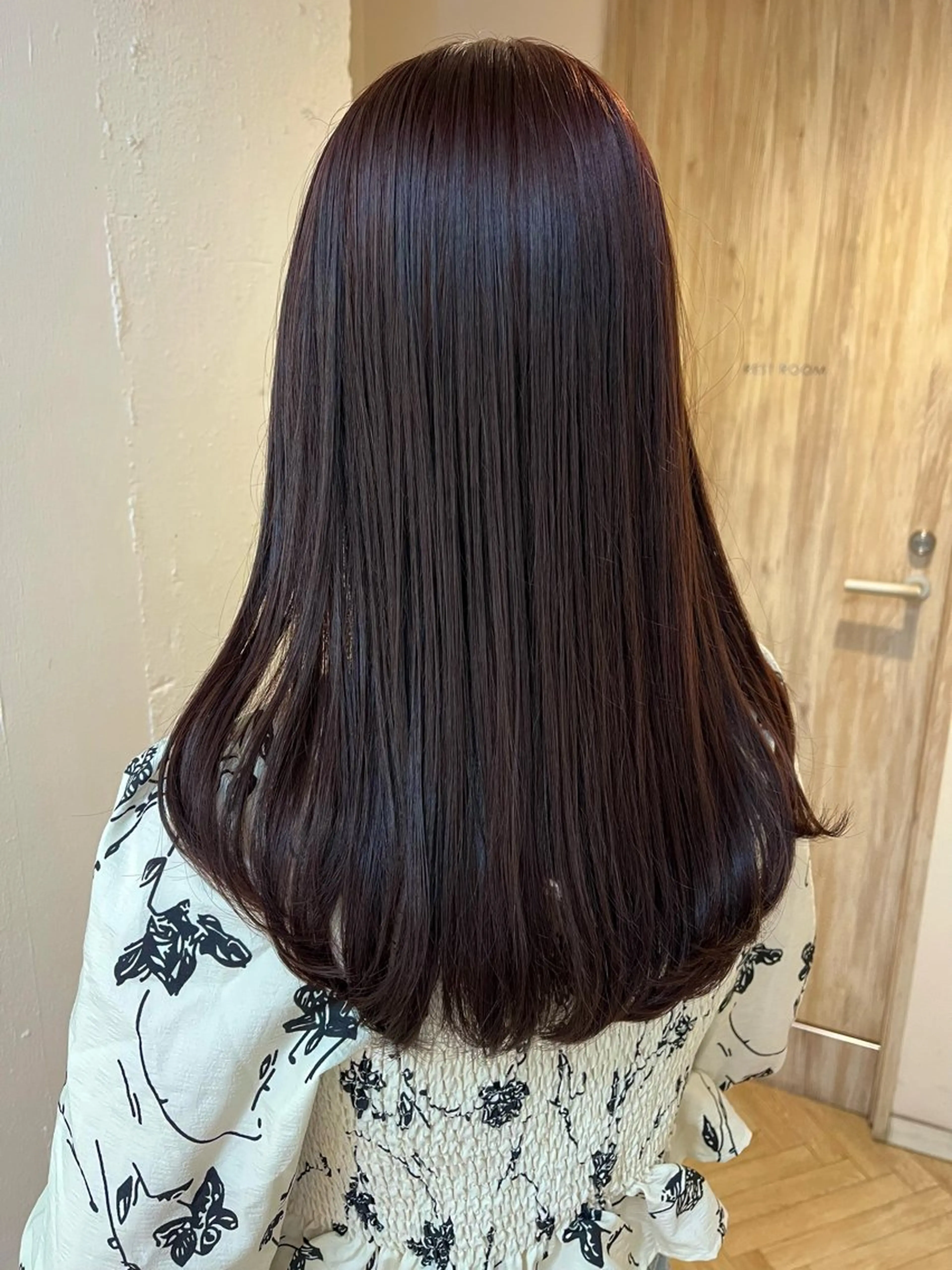 セミロング カラー ブリーチ ブラウンカラー ブリーチなしカラー ピンクカラー ピンクブラウン ヘアカラー ボブ／ストレート／ ベージュカラーのヘアスタイル
