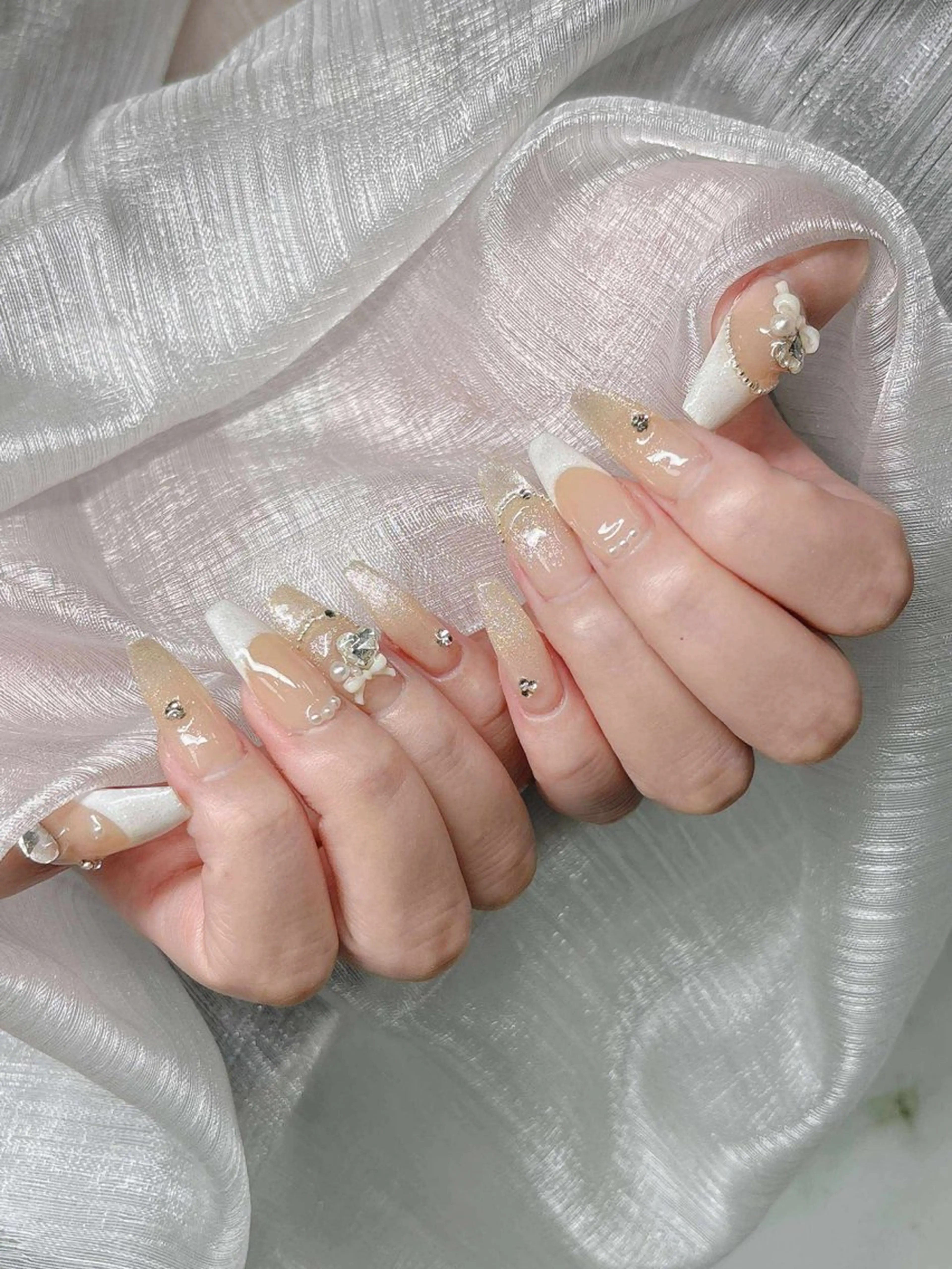 ネイル 長さ出し グラデーション 卒業式 キラキラネイル マグネットネイル ハンドネイル Lee Nailsのネイルデザイン