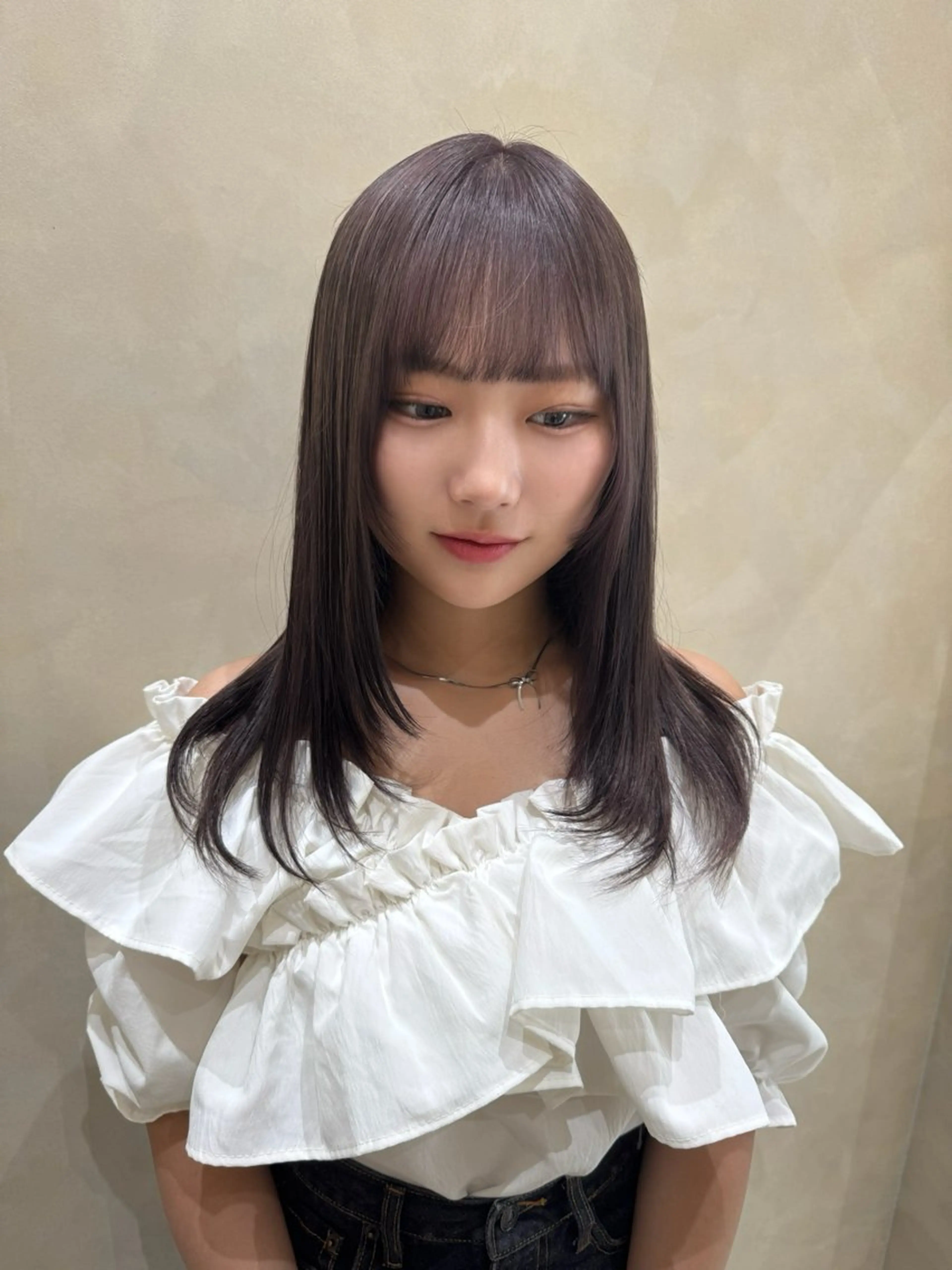 ミディアム 顔周りカット 韓国風ヘア レイヤーカット シースルーバング 小顔カット ヘアカラー 青木 優磨のヘアスタイル