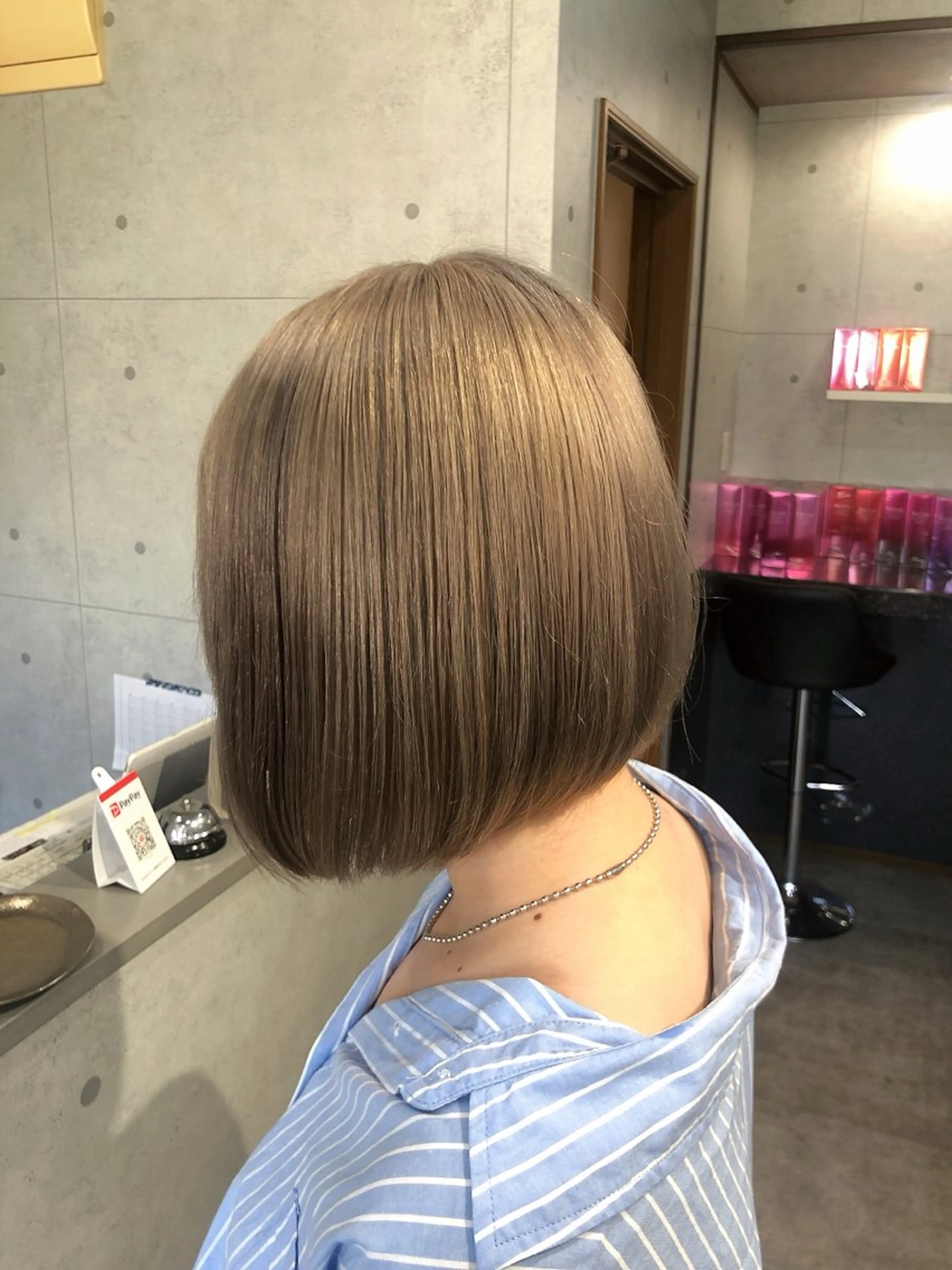 ショート ボブ くびれヘア くせ毛 切りっぱなしロブ 小顔カット REVE所属・REVE 【外国人風カラー】のヘアスタイル