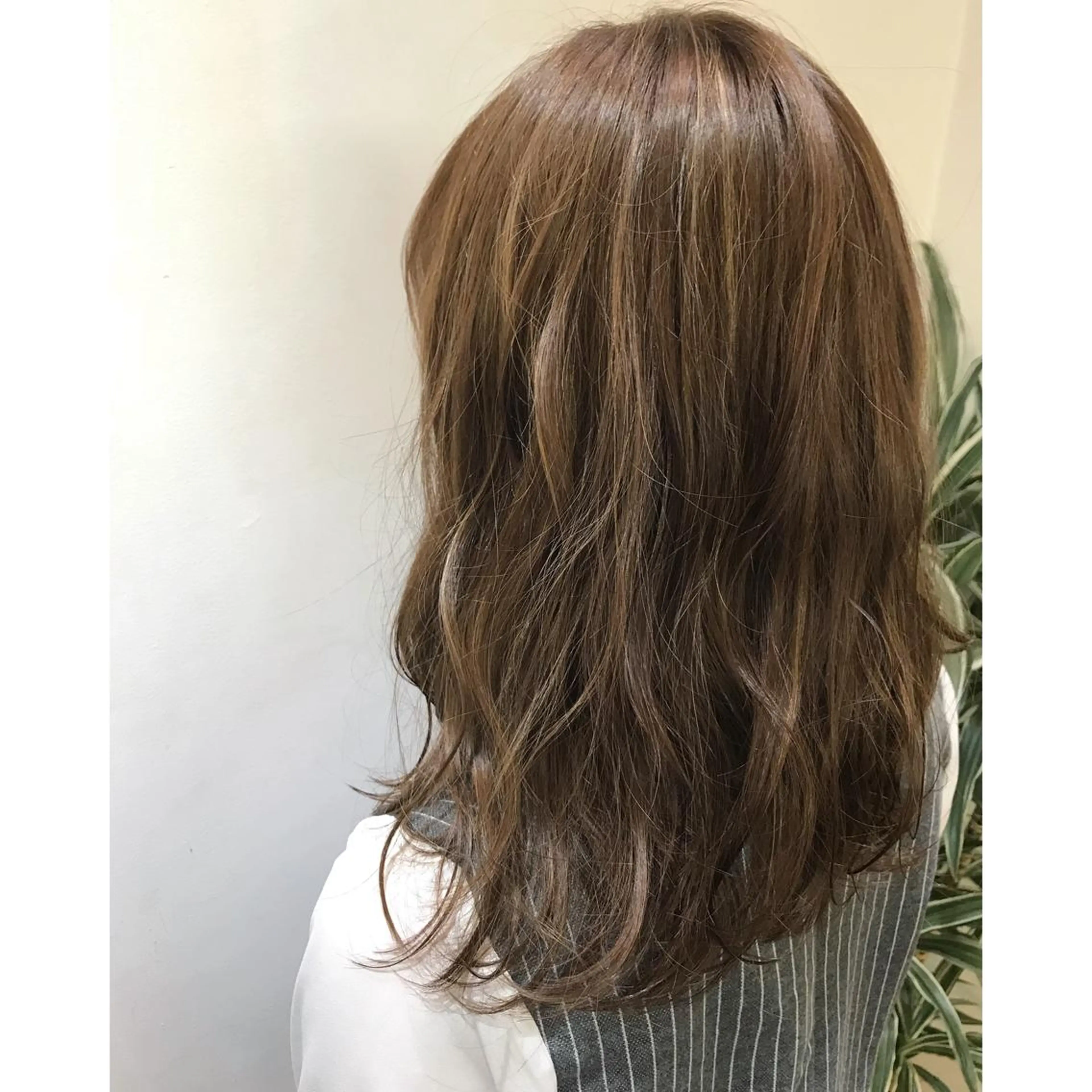 ロング カラー アディクシーカラー ブリーチ ハイライトカラー ハイライト 坂西 春果のマツエク・マツパデザイン