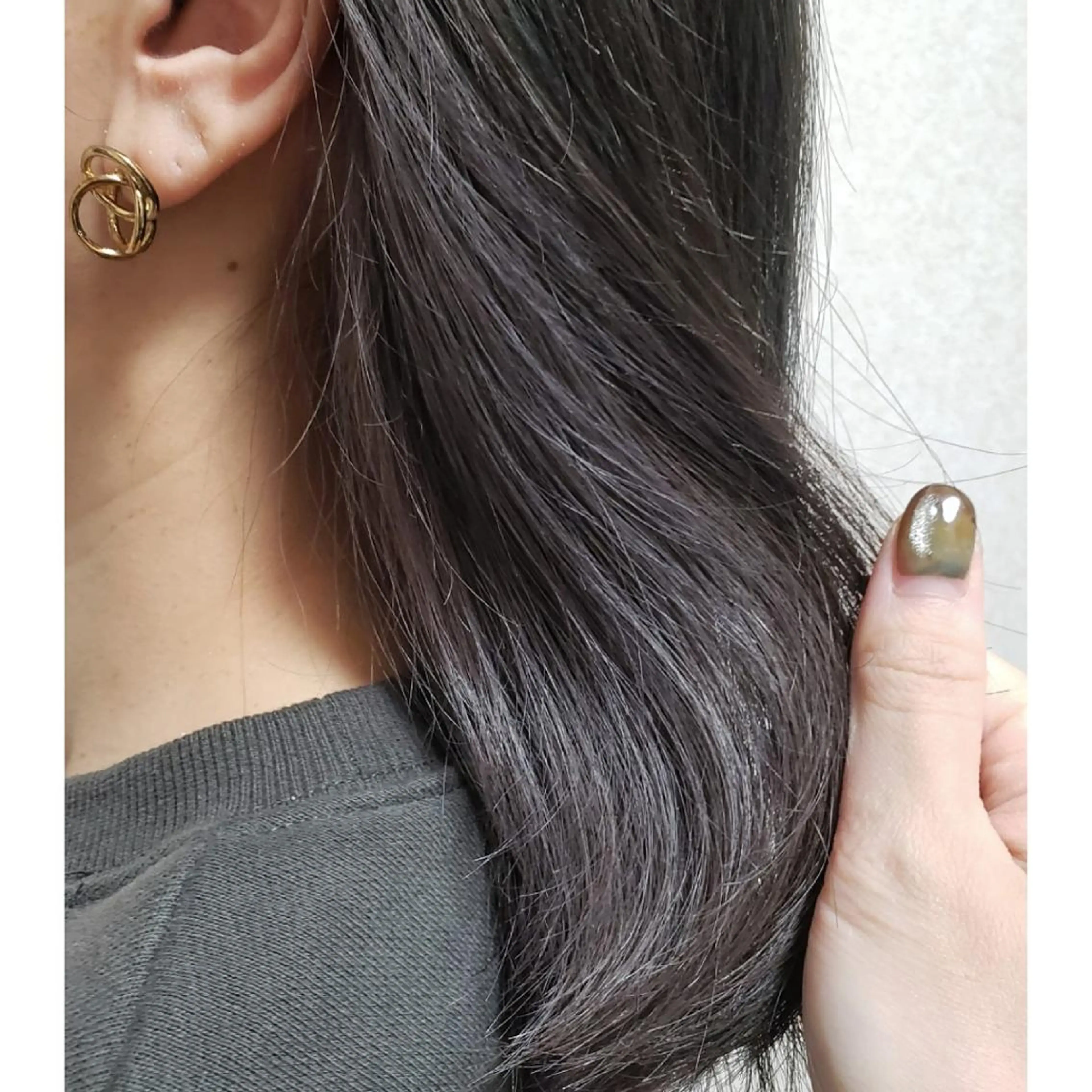 ミディアム カラー ヘアアレンジ グレージュ ハイライトカラー インナーカラー シルバー ハイライト 髪質改善サロン🍃 AIRI のヘアスタイル