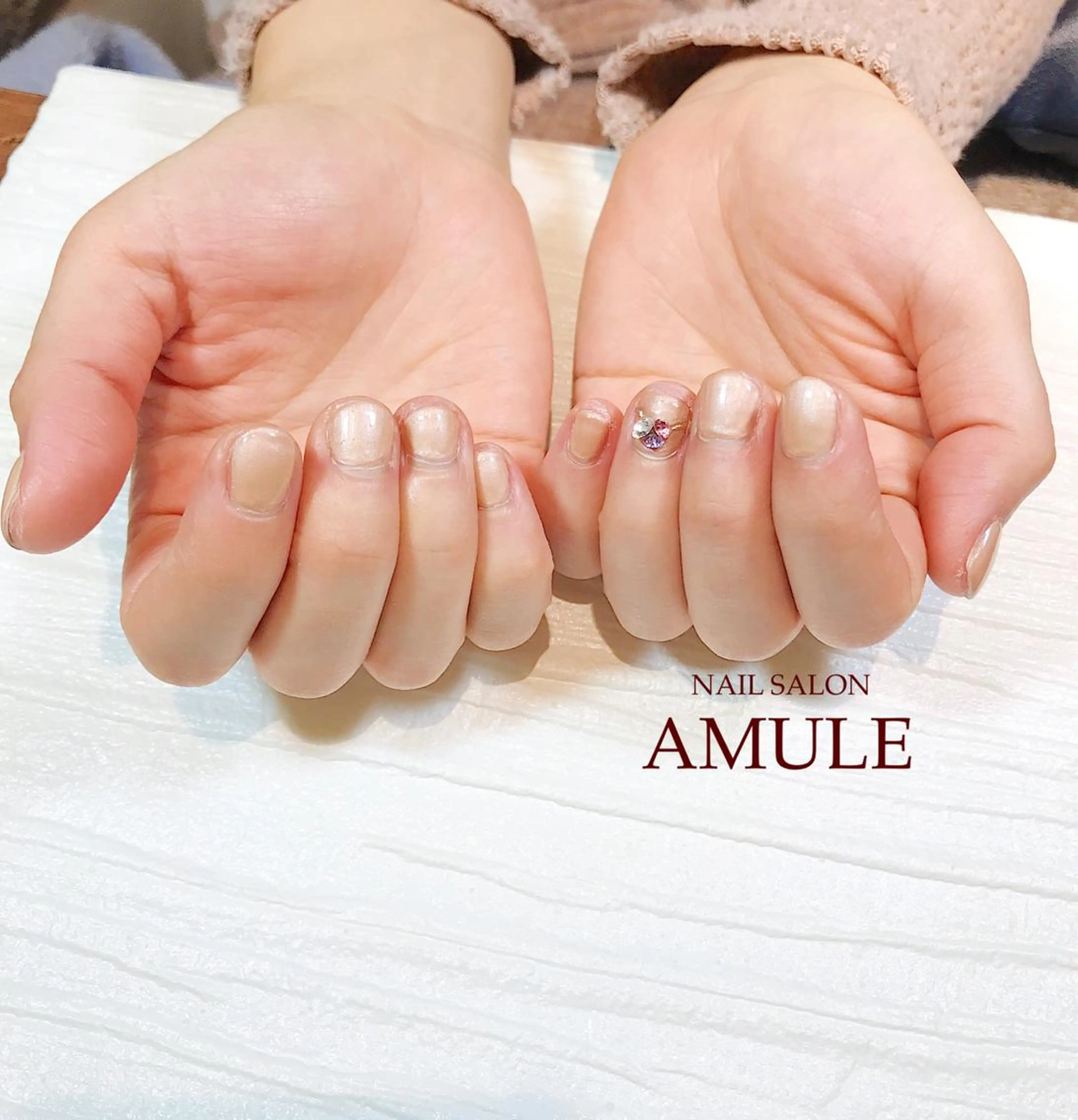ネイル アートネイル ワンカラーネイル ストーンネイル NAILSALON AMULEのネイルデザイン