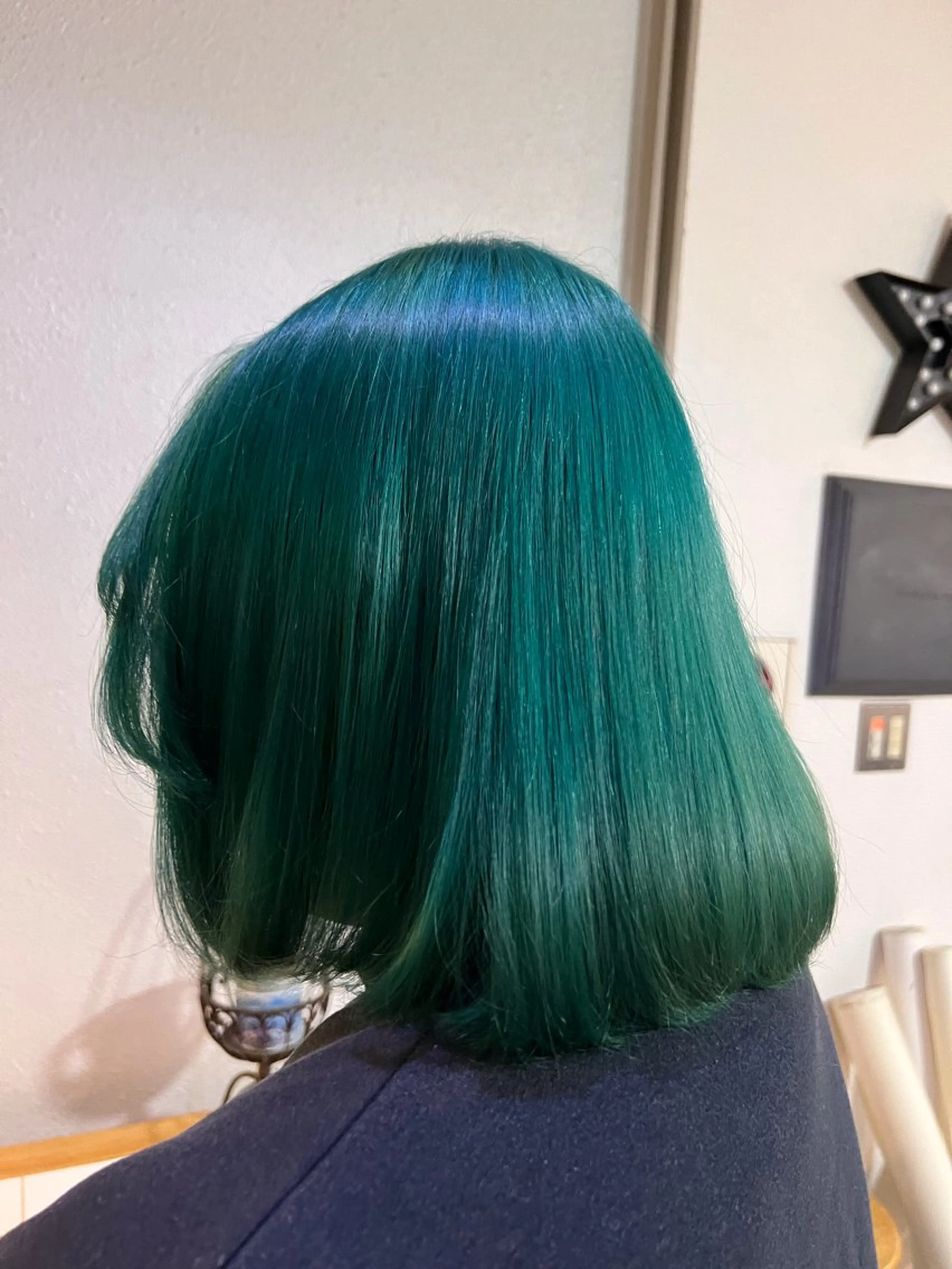 ミディアム カラー エメラルドグリーン hair&space velon所属・推しカラー🫧 サーシャのヘアスタイル